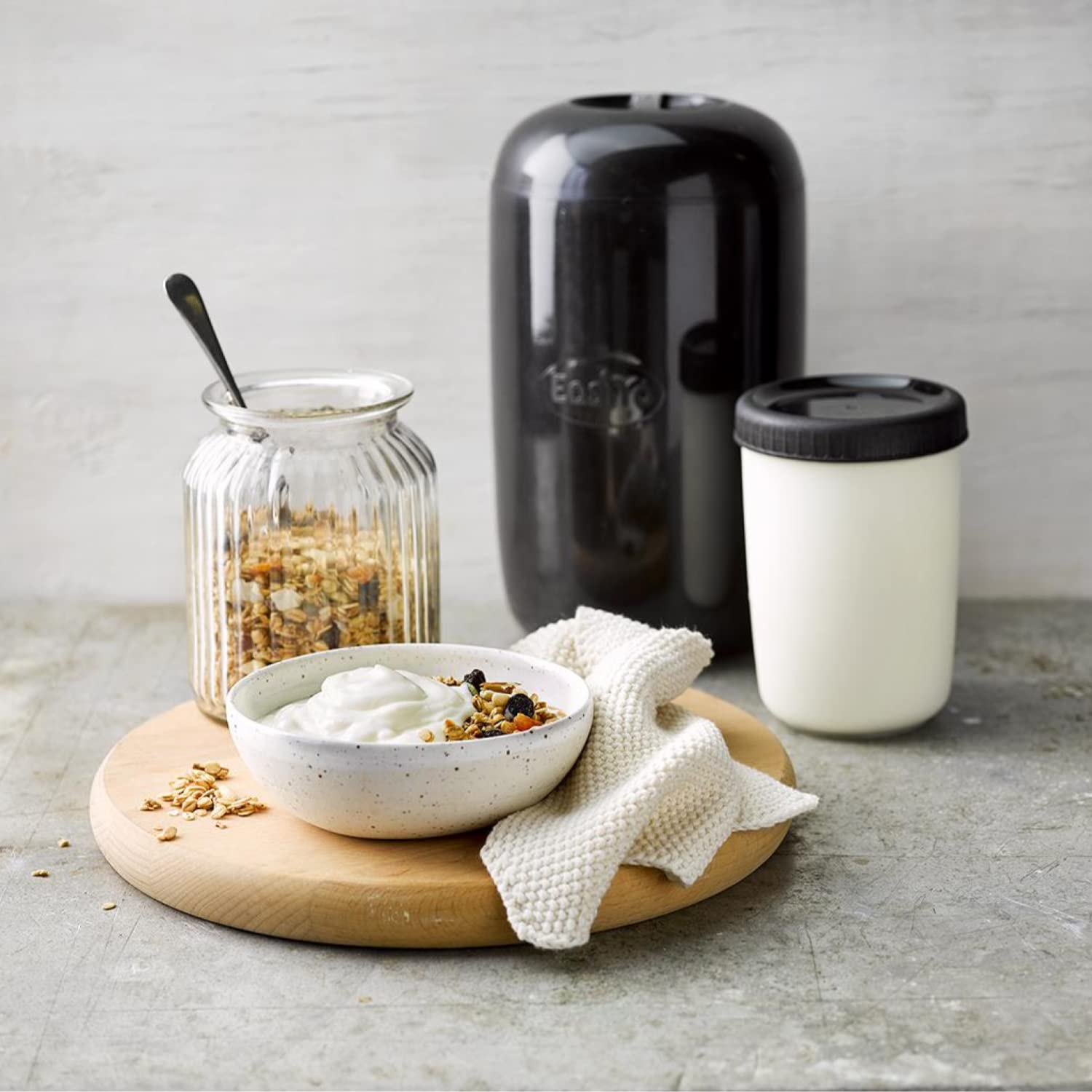 EasiYo Yogurt Maker Kit with Reusable Yogurt Jar - Compatible with All EasiYo Yogurt Mixes - Make Fresh Homemade Yogurt in 3 Easy Steps - Uses Premium New Zealand Grass-Fed Cow Milk - Perfect for Healthy Breakfasts, Snacks & Meal Prep