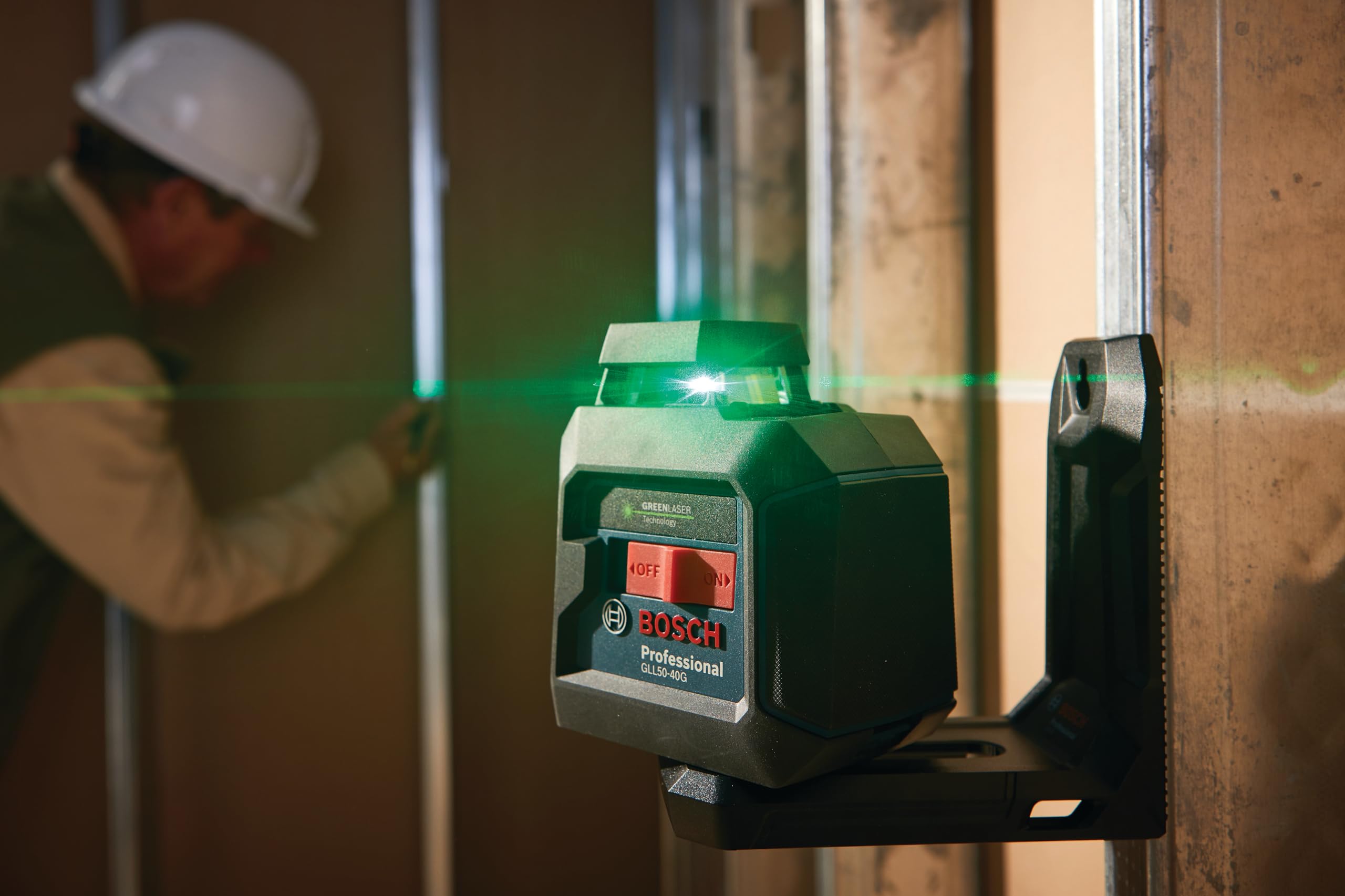 BOSCH GLL50-40G Green-Beam Self-Leveling 360 Degree Cross-Line Laser Level with 4 AA Batteries, L-Bracket, Ceiling Clip & Hard Case - Perfect for Construction, Renovation, and DIY Home Projects