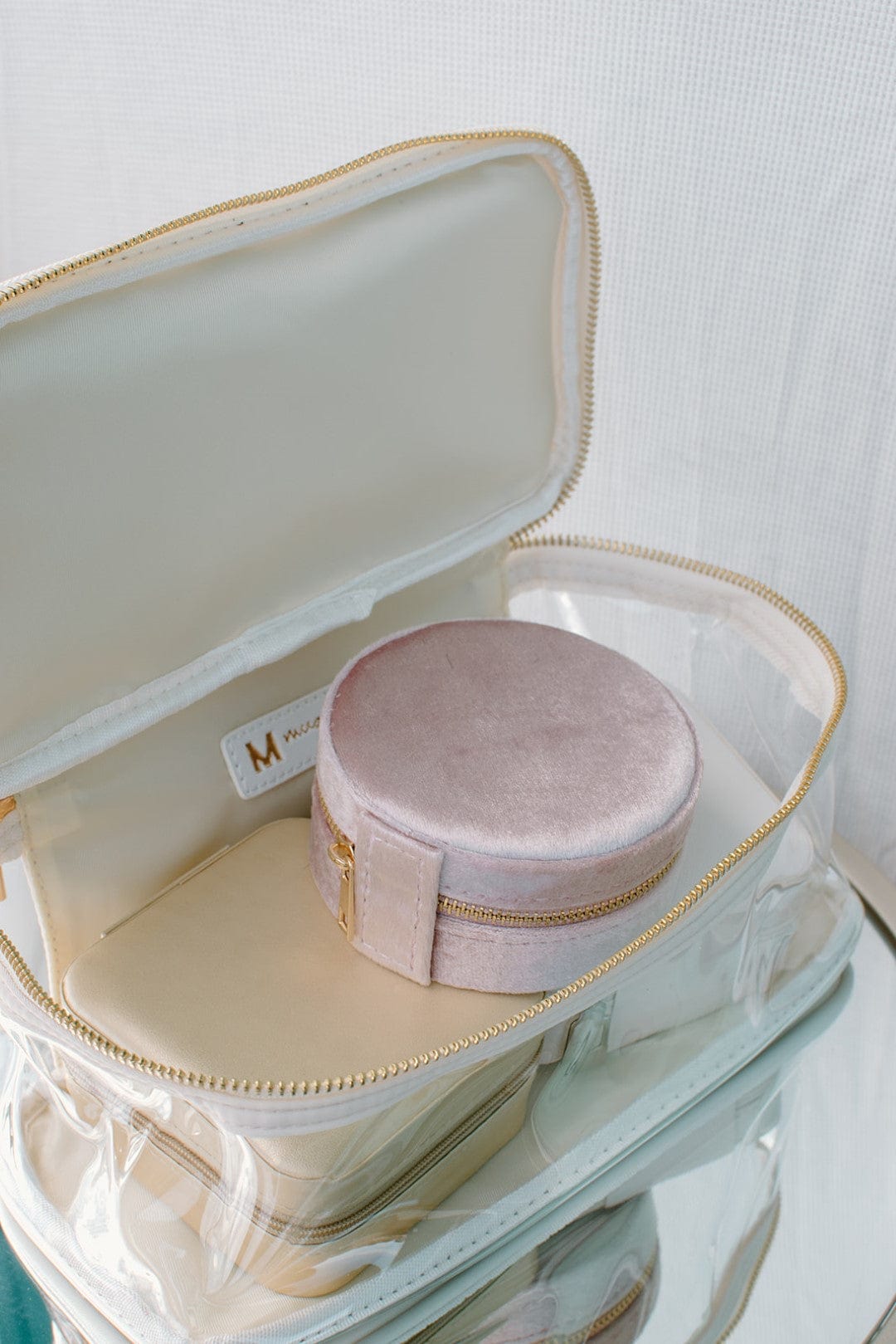 Professional Cream Makeup Case - Travel-Friendly Cosmetic Organizer with Mirror for Makeup Artists & Beauty Enthusiasts | Perfect for Home, Salon, and On-the-Go Touchups