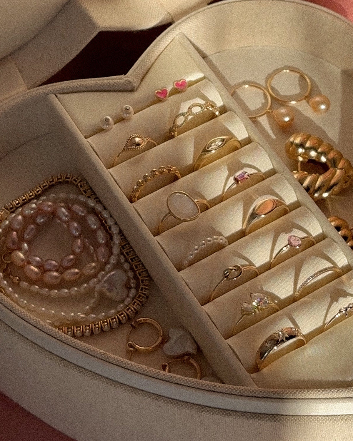 Elegant Heart-Shaped Jewelry Box for Women - Perfect for Necklaces, Rings & Earrings - Romantic Gift for Valentine's Day, Anniversary & Special Occasions