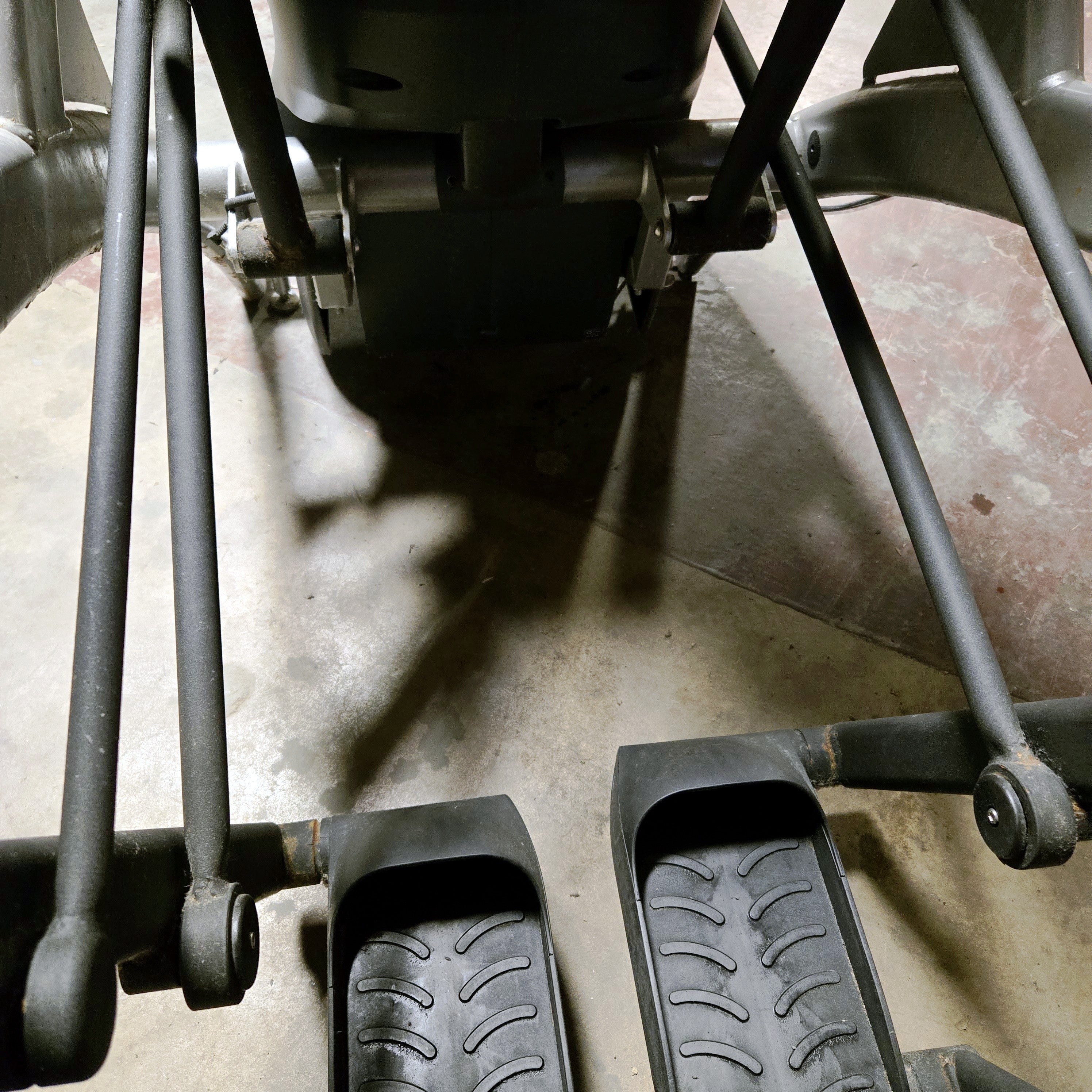 Cybex Arc Trainer 525AT Commercial Elliptical Cross Trainer - Low Impact Cardio Workout Machine for Home & Gym Fitness Training