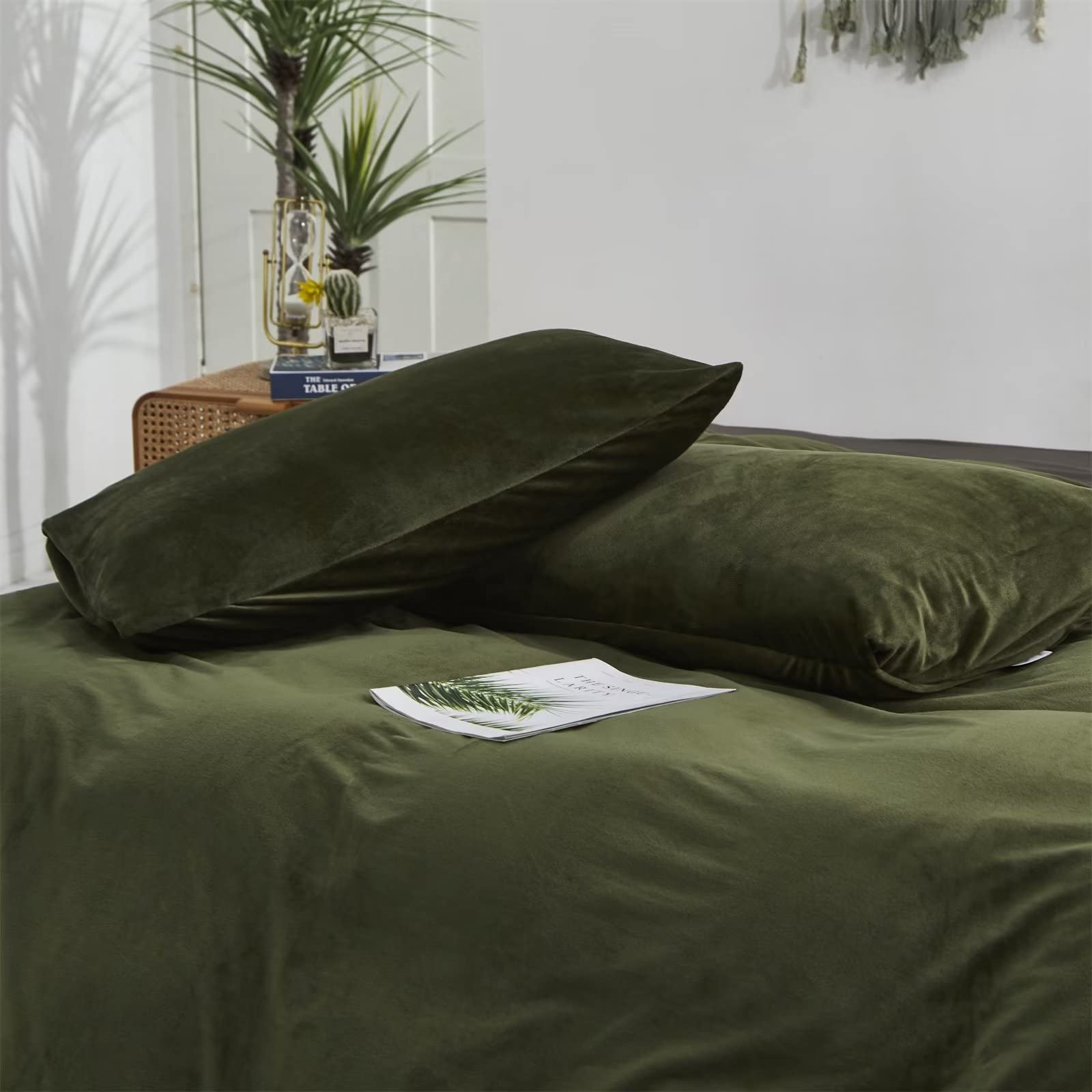 Olive Green Velvet Comforter Set Queen Size - Fluffy Sherpa Military Bedding with Dark Puffy Flannel Blanket (90x90 Inches) - Warm & Cozy for Winter Nights, Army-Themed Bedroom Decor