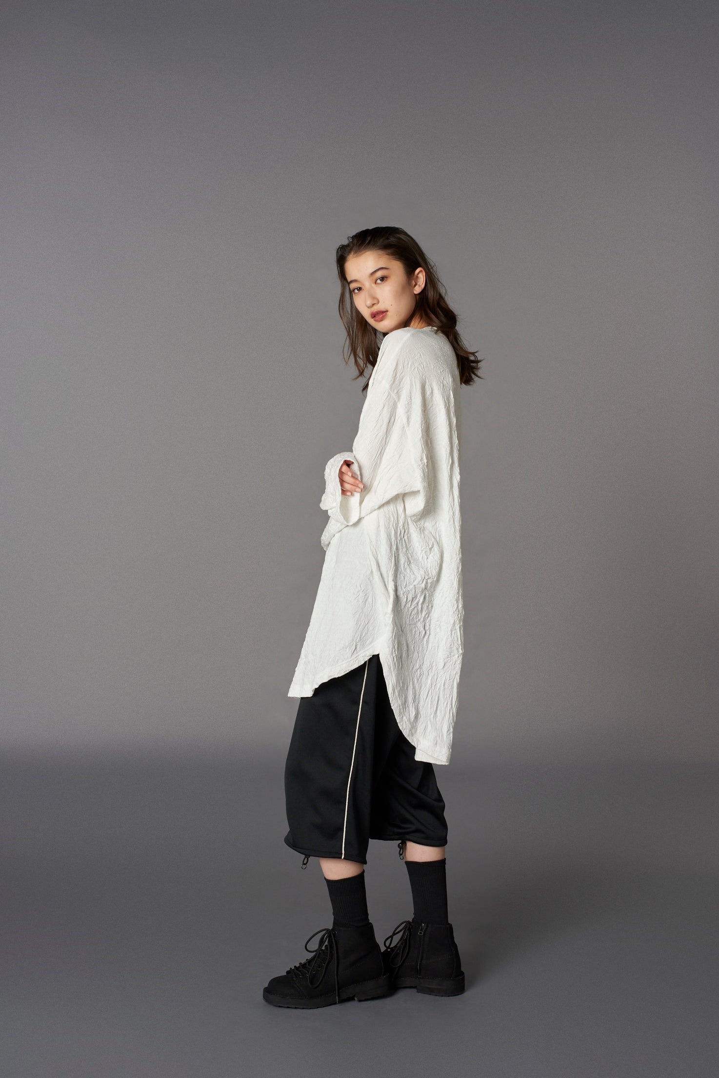 Jumbo Round Hem Long Sleeve T-Shirt for Men & Women - Comfortable Casual Wear for Everyday, Workout, and Outdoor Activities