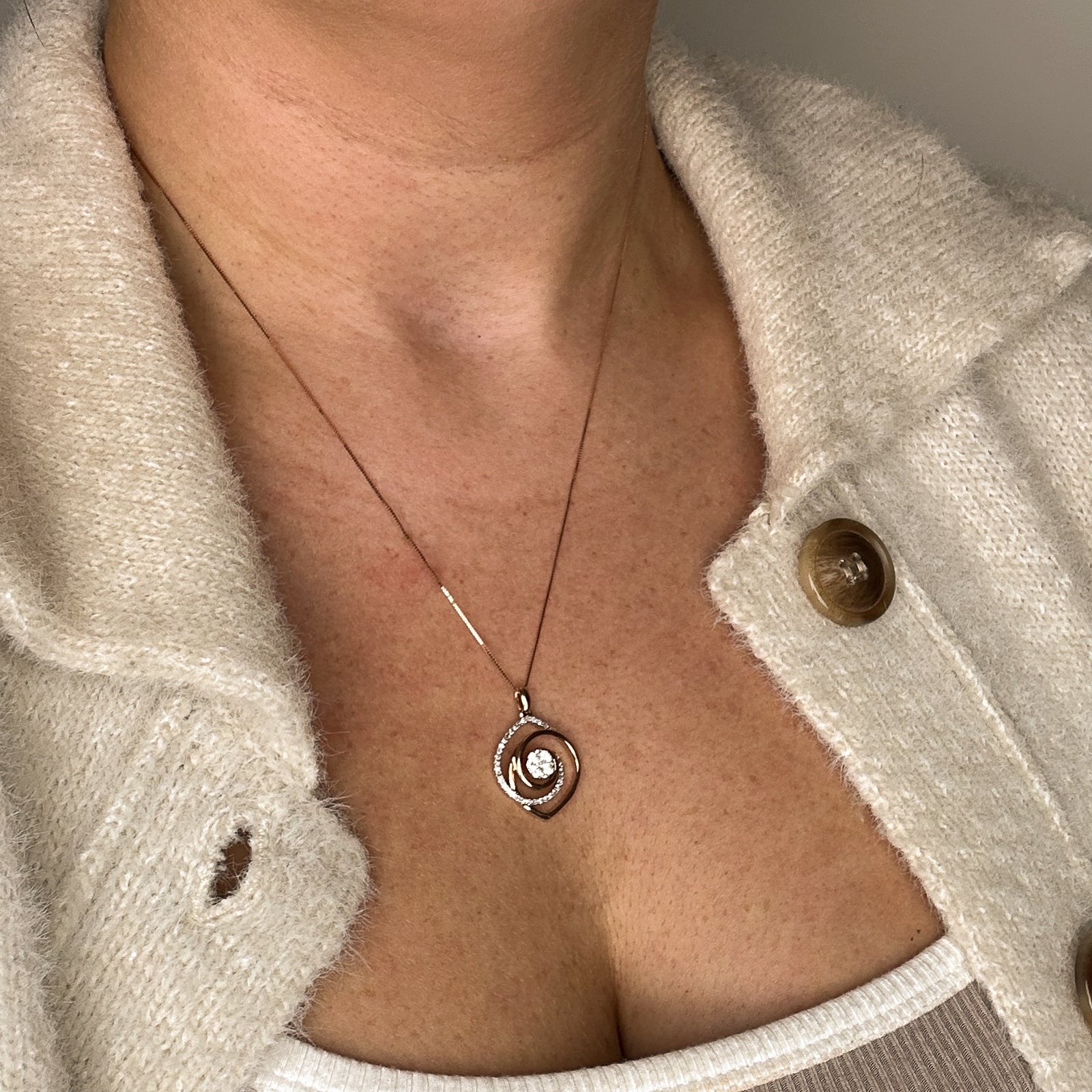 0.37ctw Diamond Pendant Necklace in 18K Gold - Elegant Jewelry Gift for Women, Perfect for Anniversaries, Weddings & Special Occasions