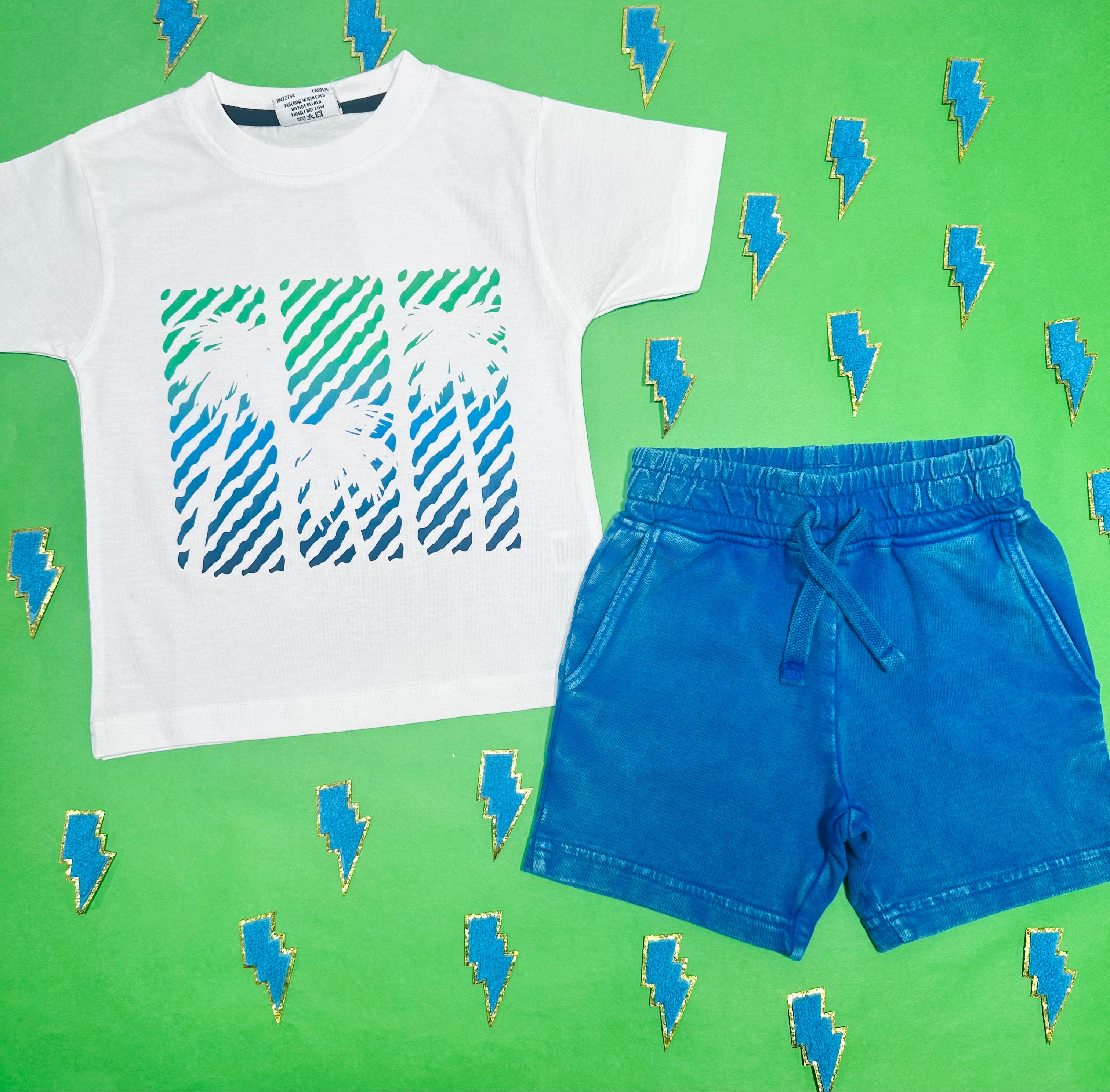 Stylish Palm Trees T-Shirt for Men & Women - Trendy Tropical Summer Tee - Perfect for Beach Vacations, Pool Parties & Casual Outings
