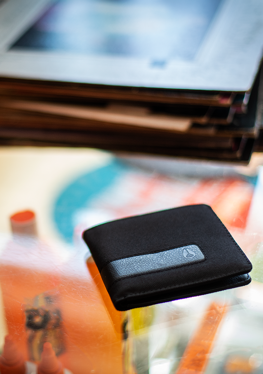 Showoff Wallet - Slim RFID Blocking Minimalist Wallet for Men - Charcoal | Perfect for Everyday Carry, Travel & Business Use