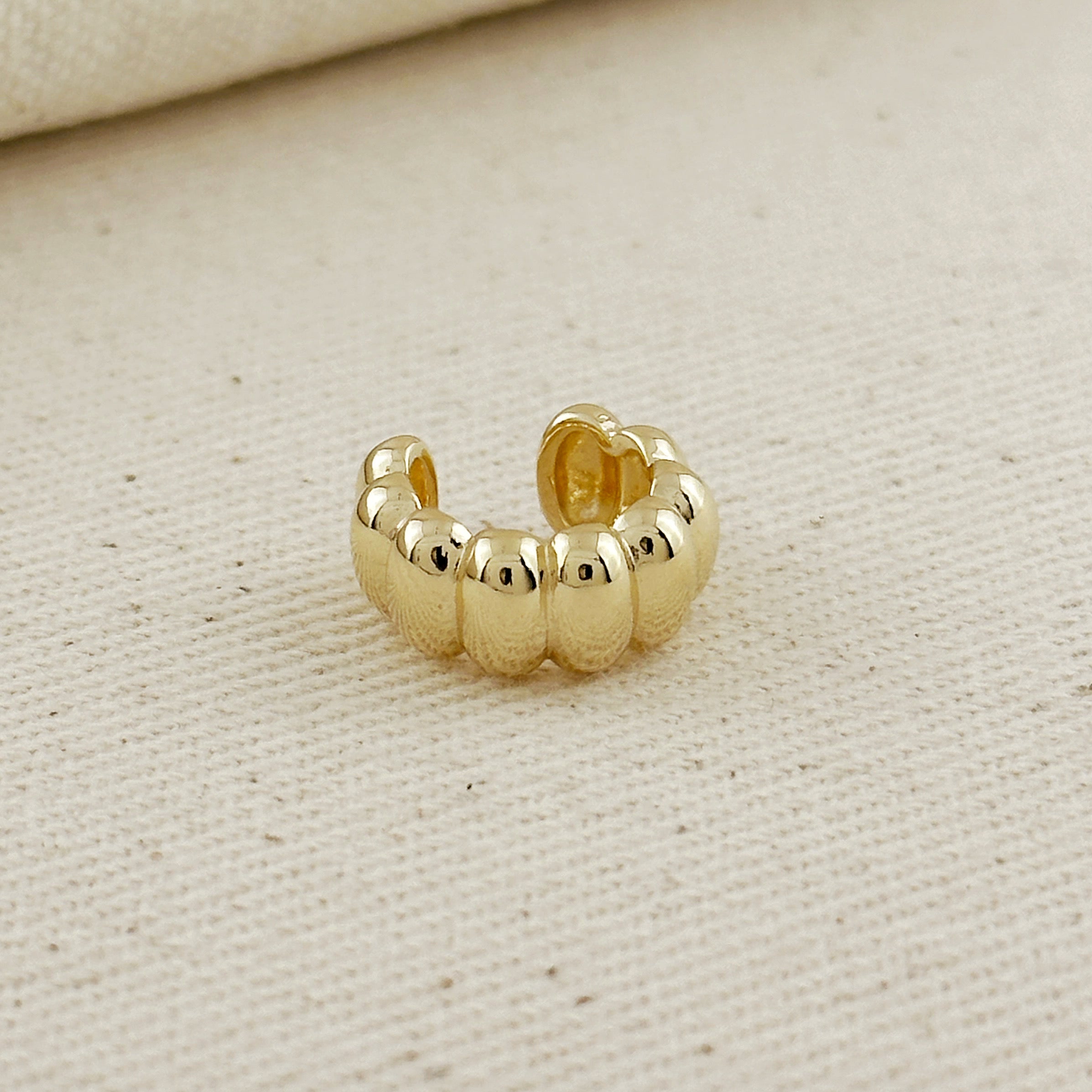 18k Gold Filled Scalloped Ear Cuff Earrings for Women - Trendy Cartilage Hoop Earrings for Helix, Tragus & Ear Piercing - Perfect for Parties, Weddings & Everyday Wear