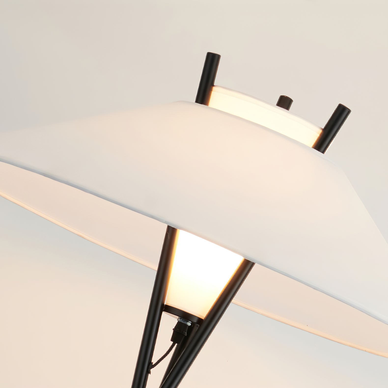 Hoka Tripod Floor Lamp - Modern Adjustable Standing Light for Living Room, Bedroom & Office - Stylish Home Decor Lighting with 3-Leg Design