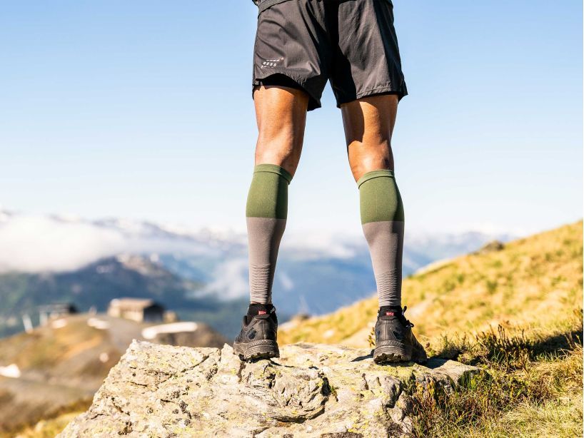 Compressport Unisex 2V2 Calf Sleeve RF - Green/Steel Grey | Compression Support for Running, Cycling & Sports Recovery | SU00002B_626