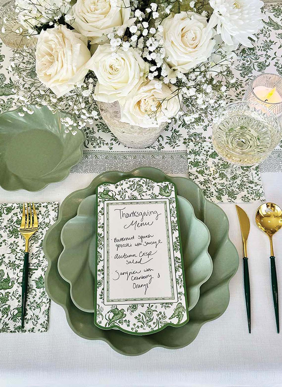 Emerald & Gold Plastic Cutlery Set - 24 Piece Elegant Disposable Silverware for 8 Guests - Perfect for Weddings, Parties, and Special Events
