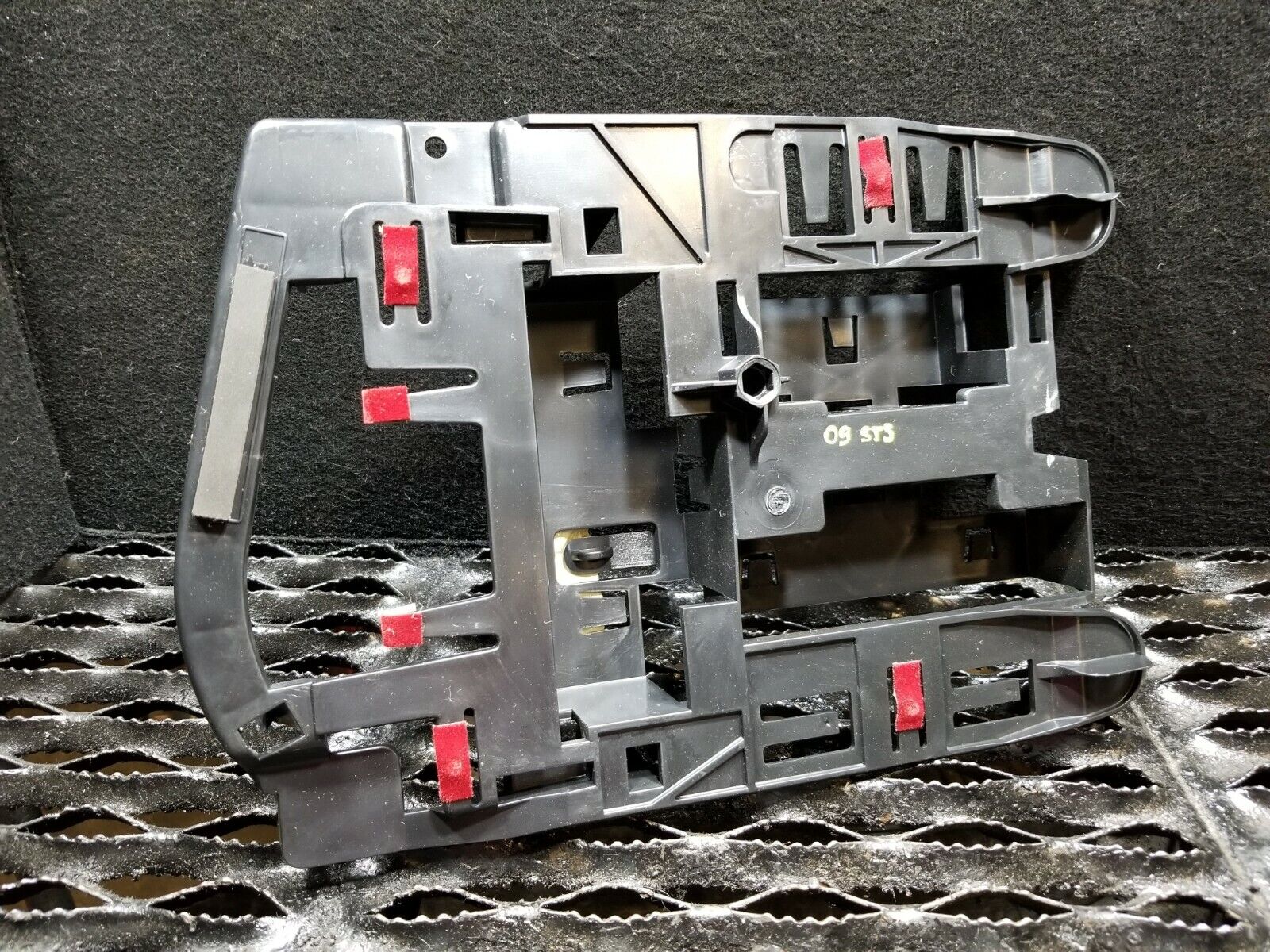 05-10 Cadillac STS Electrical Mount Bracket Holder 15253256 OEM Replacement Part - Perfect for Engine Bay Wiring & Electrical System Maintenance