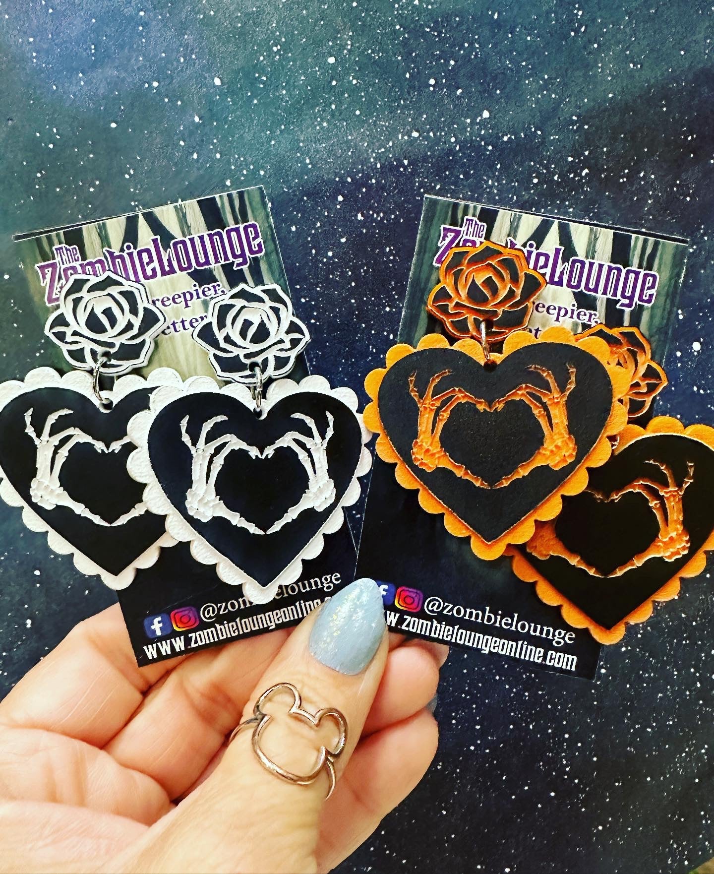 Gothic Skeleton Hands Heart Earrings - Unique Punk Jewelry for Women - Perfect for Halloween, Valentine's Day & Alternative Fashion