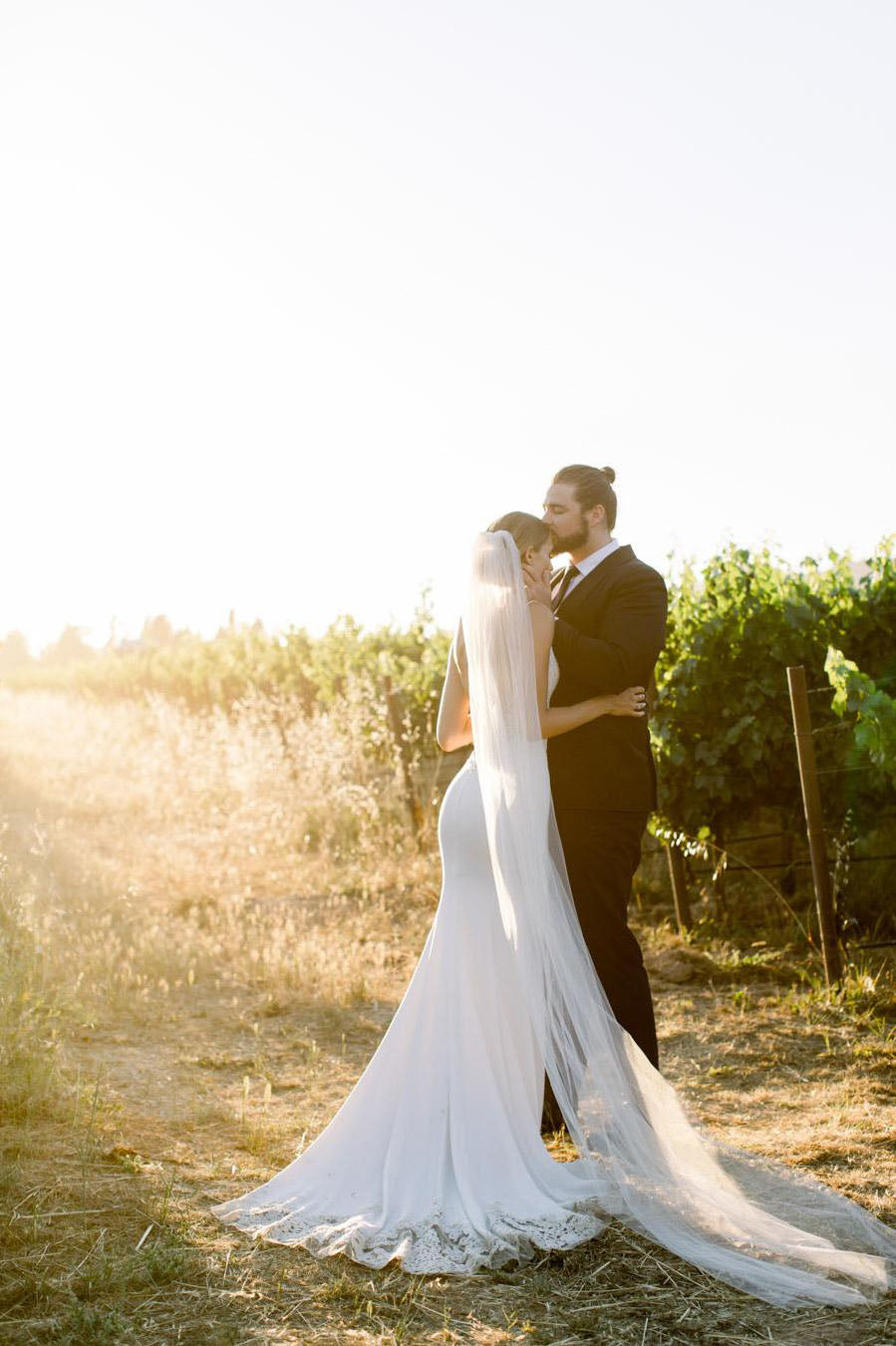 Blair Sleek Single Layer Wedding Veil - Elegant Bridal Accessory for Church Ceremony & Photoshoot