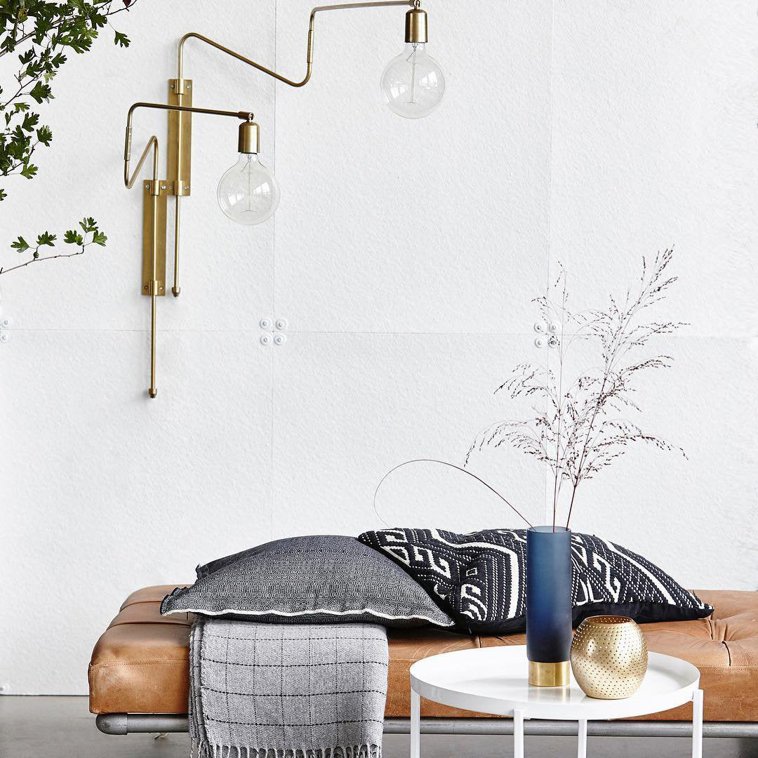 Modern Swing Arm Wall Lamp - Adjustable Reading Light for Bedroom, Office & Living Room - Perfect for Nighttime Reading & Task Lighting