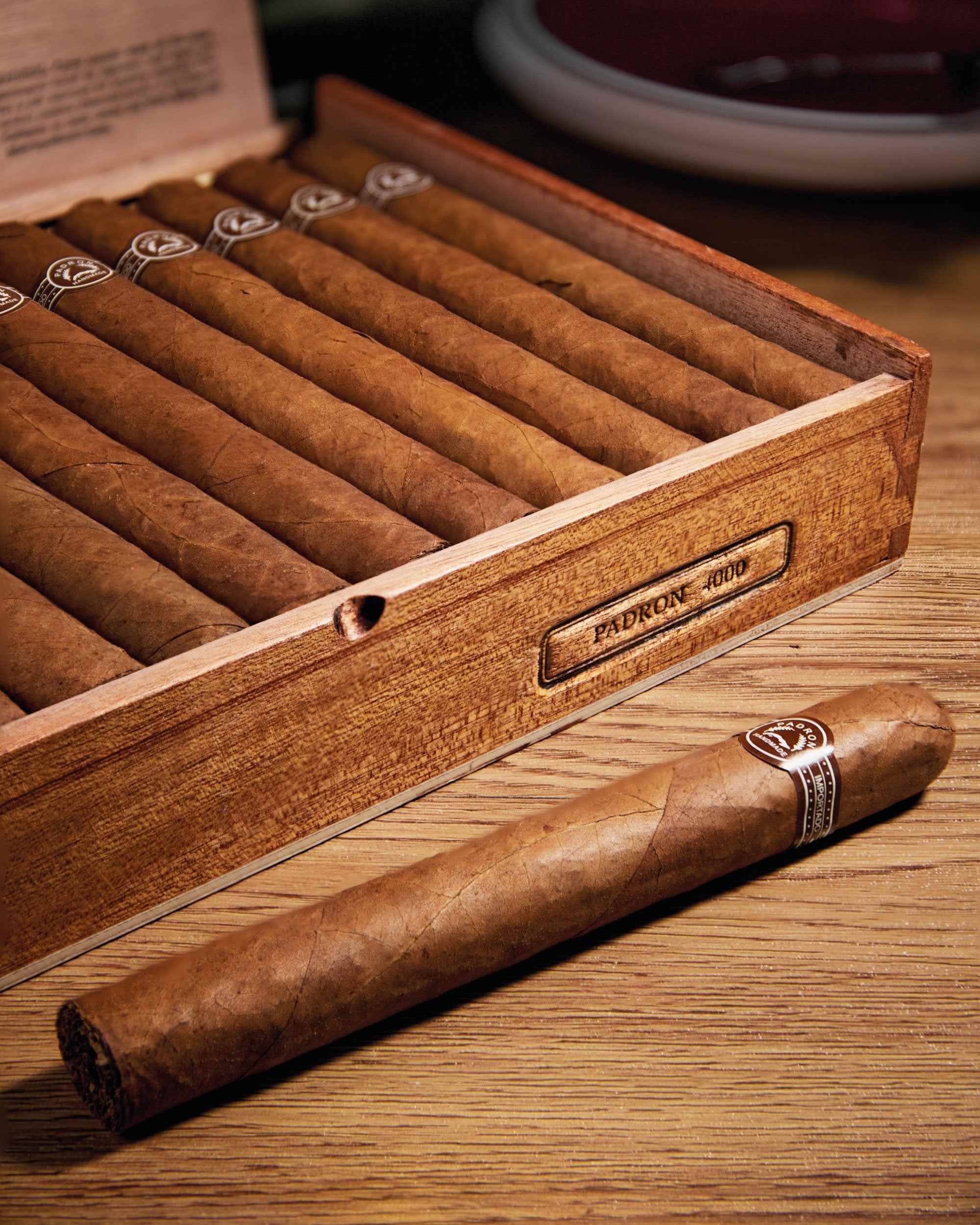 Padrón 4000 Natural Cigars - Premium Handmade Nicaraguan Cigars for Special Occasions & Relaxation | Perfect for Celebrations, Gifts & After-Dinner Enjoyment