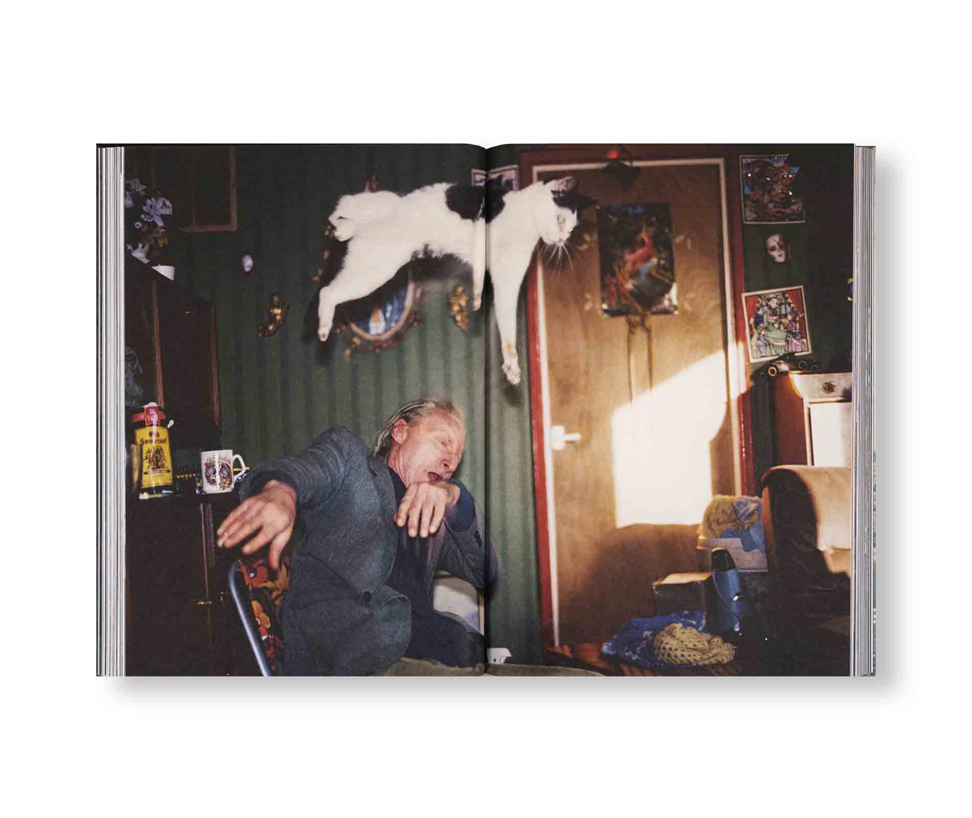 RAY’S A LAUGH by Richard Billingham - British Photography Book - Perfect for Art Lovers, Photography Enthusiasts & Book Collectors - Great Gift for Birthdays, Holidays & Home Decor
