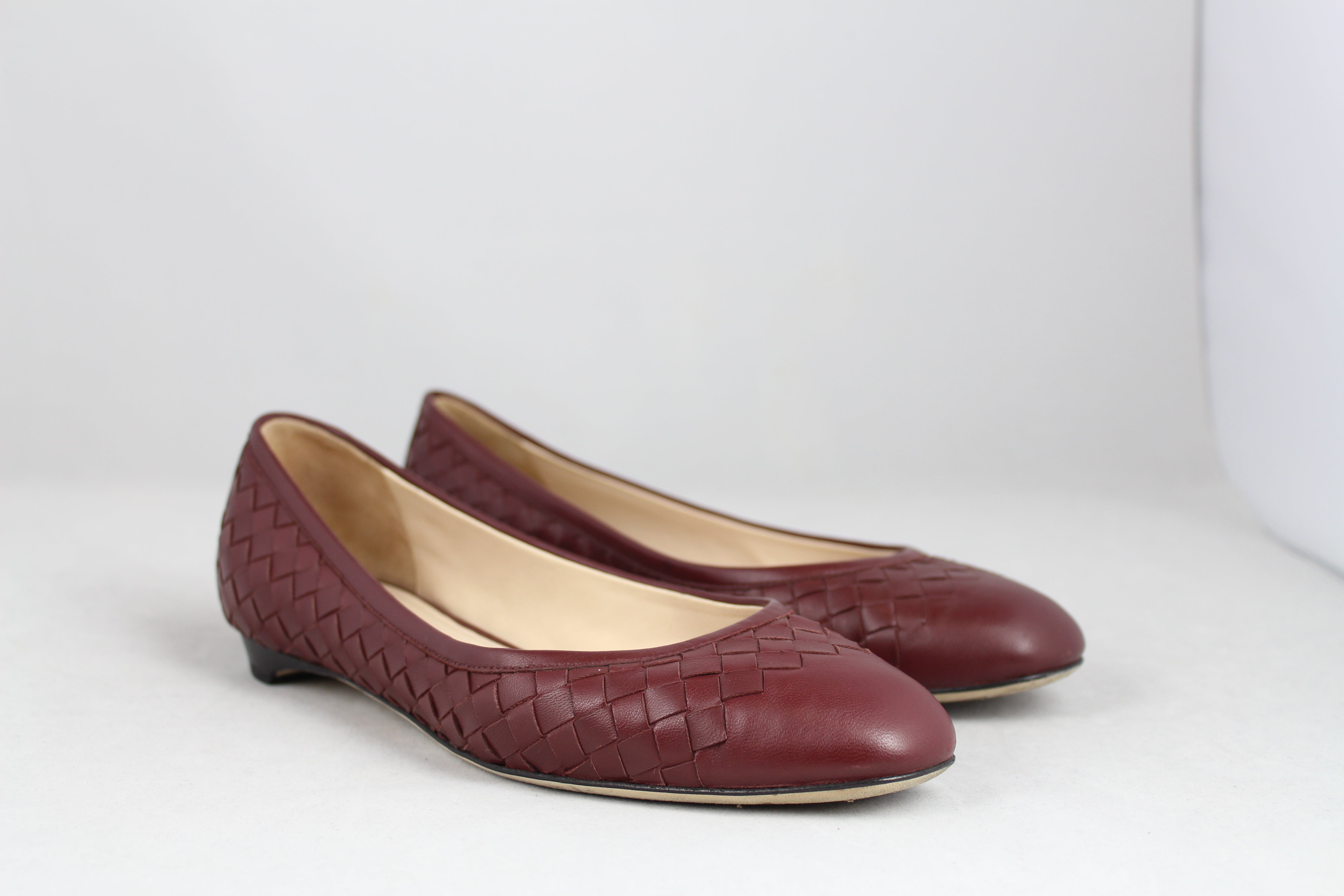 Bottega Veneta Women's Bordeaux Woven Leather Ballet Flats Size 37 - Perfect for Office, Parties & Casual Outings