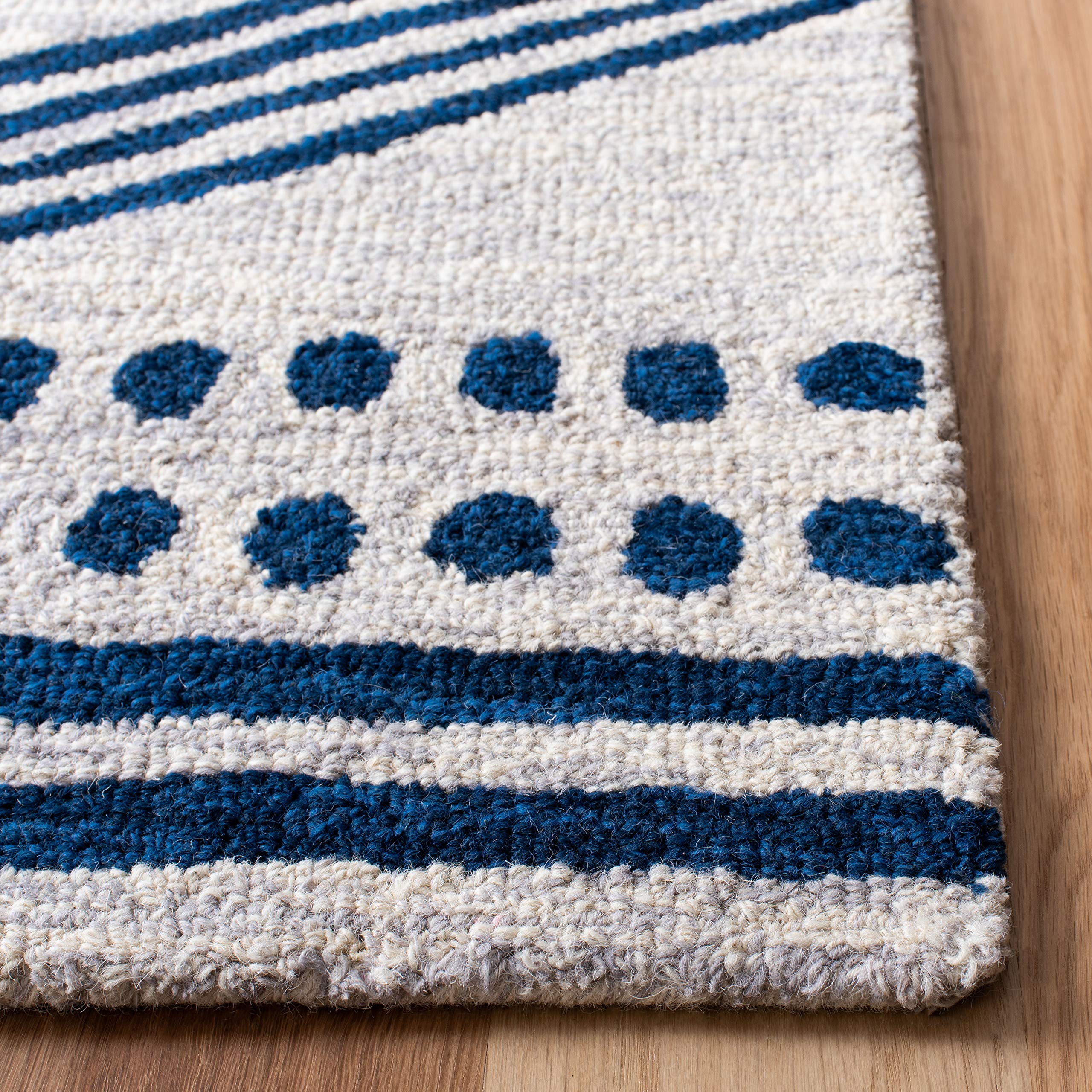 SAFAVIEH Micro-Loop Collection 6' x 9' Handmade Moroccan Wool Area Rug - Ivory & Navy Tribal Design - Durable for High Traffic Areas - Perfect for Living Room, Bedroom, Office & Entryway (MLP156A)