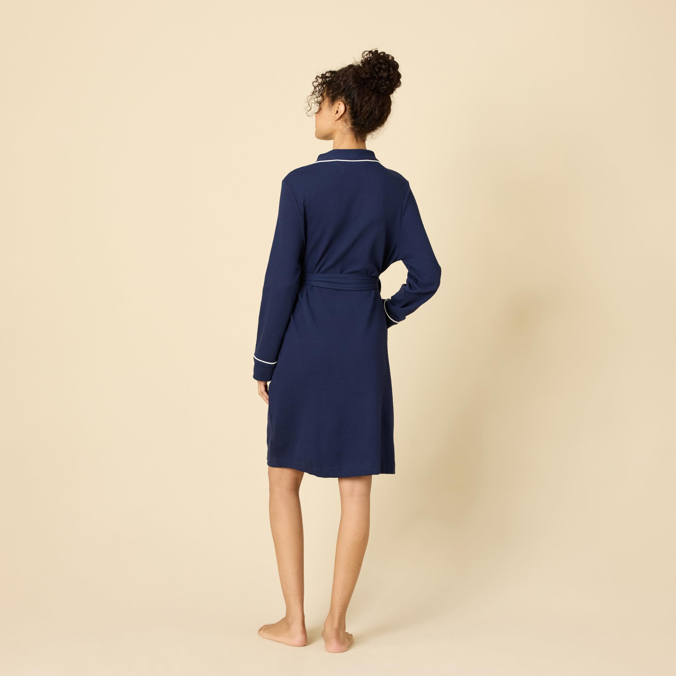 Amazon Essentials Women's Lightweight Waffle Mid-Length Robe - Soft & Comfortable Bathrobe for Women (Plus Size Available) - Perfect for Spa, Lounge & Post-Shower Relaxation