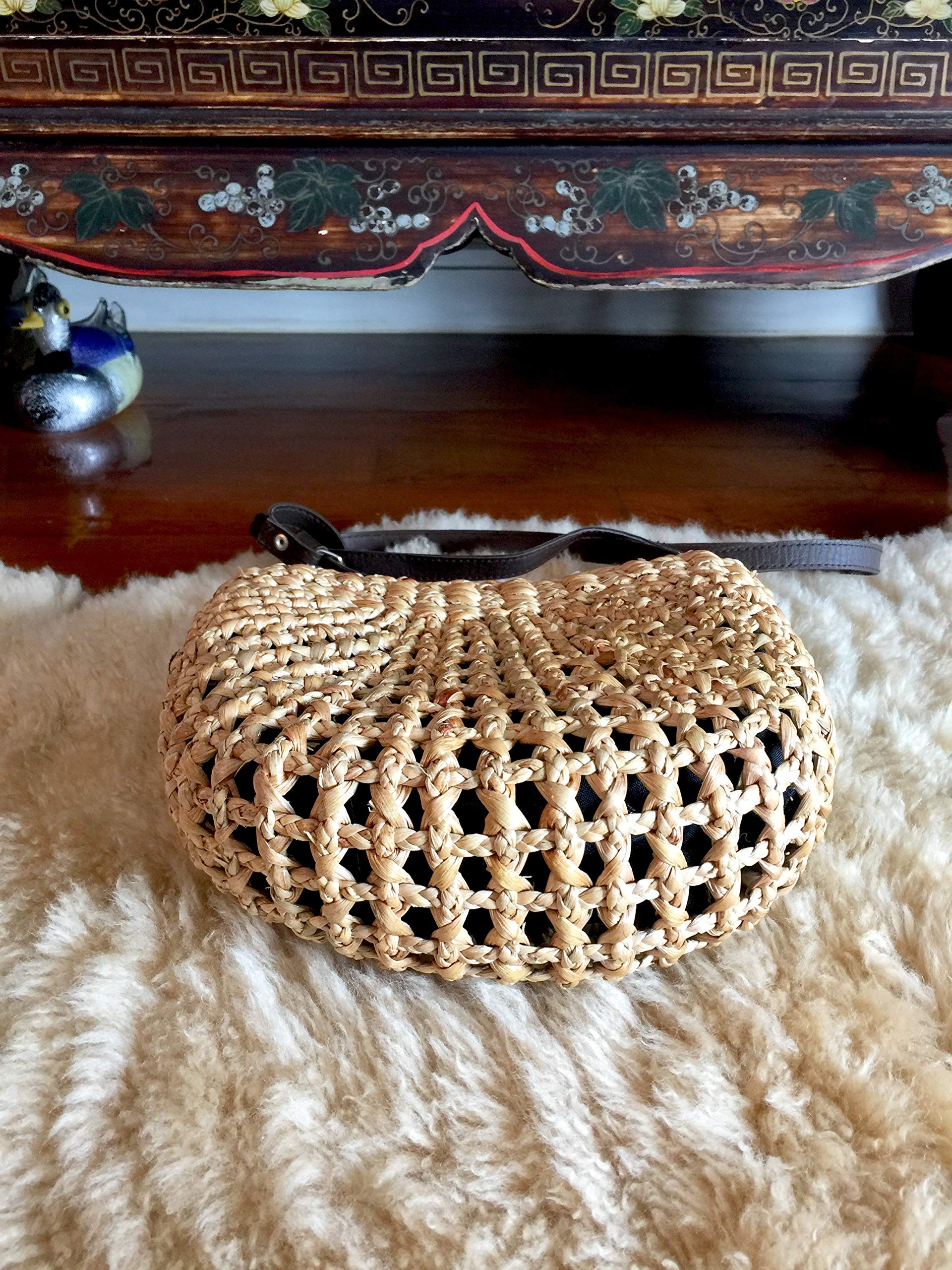 Handwoven Straw Tote Bag for Women - Small Crossbody Straw Purse & Beach Shoulder Bag - Summer Boho Chic Accessory for Vacation, Travel, and Outdoor Activities