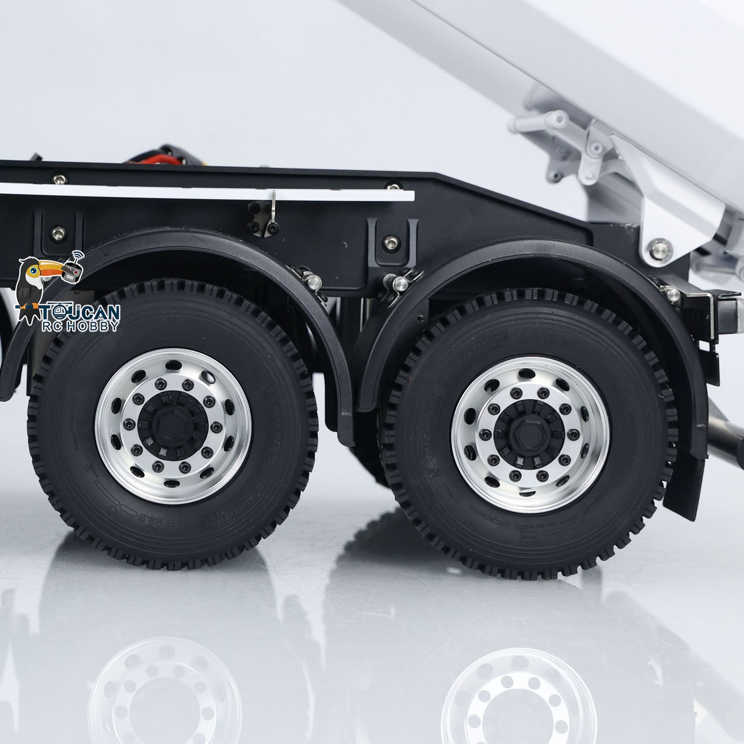 1/14 Scale 3 Axle Metal Hydraulic RC Dump Trailer - DIY Assembly for TAMIYA Tractor Trucks & Engineering Vehicle Models - Perfect for Construction Site Simulation & RC Hobby Enthusiasts