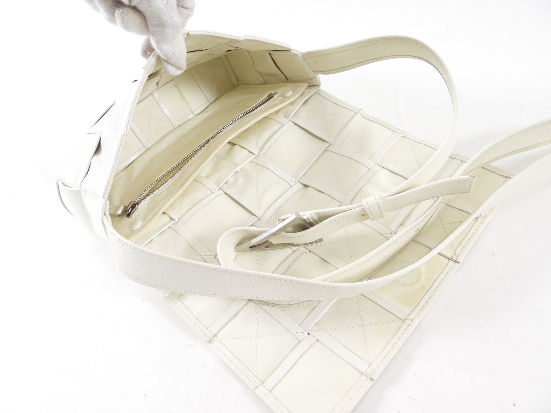 Bottega Veneta White Intrecciato Leather Casette Crossbody Bag - Luxury Designer Handbag for Women, Perfect for Everyday Use & Special Occasions