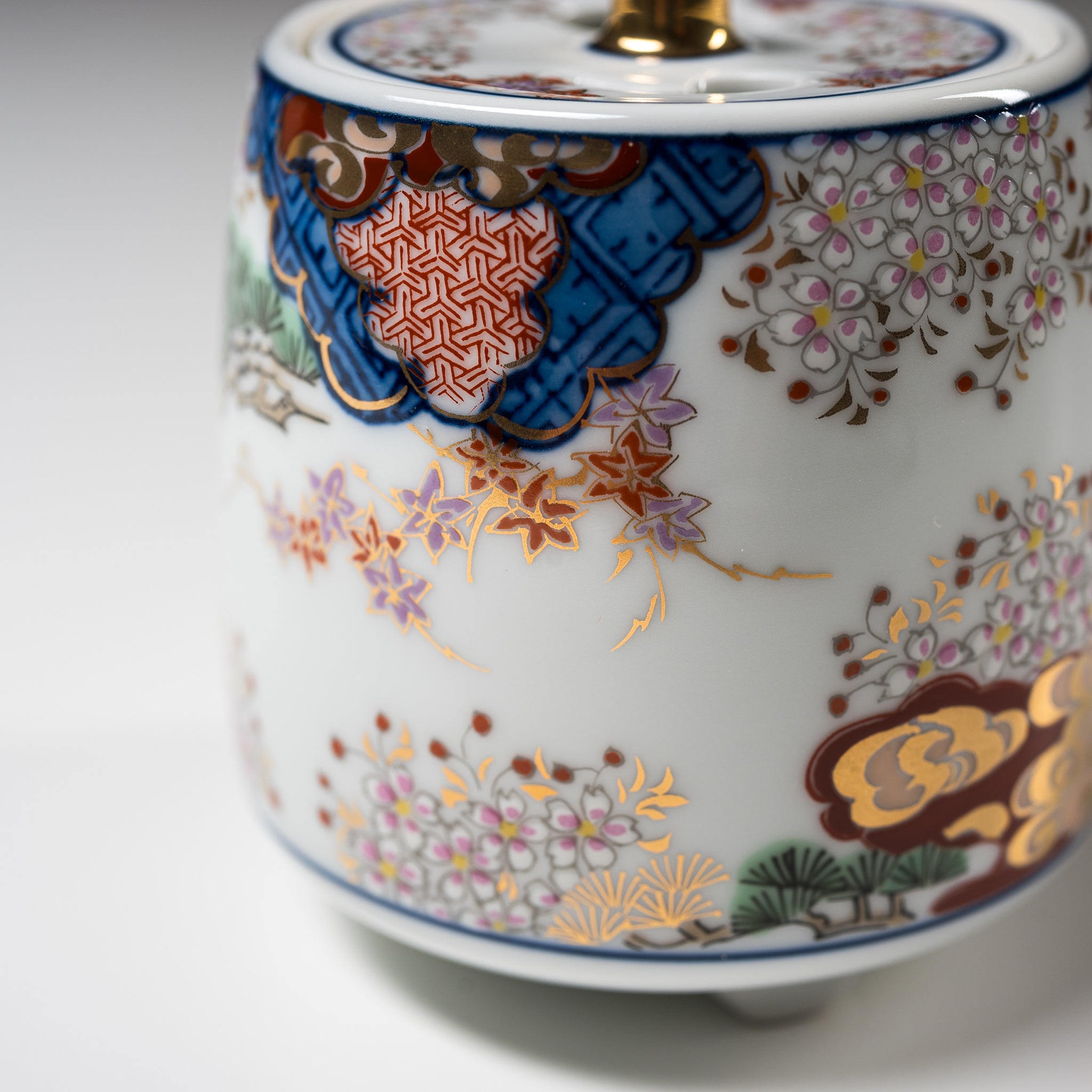 Arita Ware Japanese Incense Burner - Handcrafted Ceramic for Spring and Autumn Seasons | Traditional Home Decor for Meditation, Yoga & Relaxation Spaces