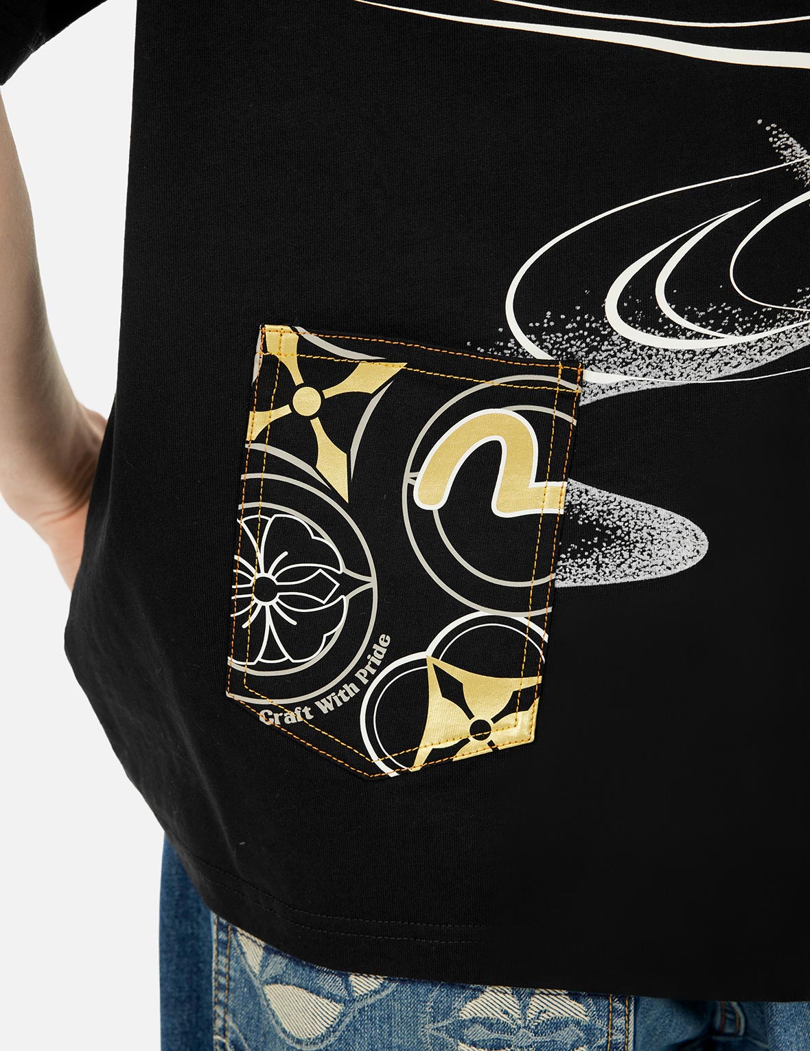 Stylish Multi-Pocket Loose Fit Graphic T-Shirt for Men & Women - Casual Streetwear, Outdoor Activities & Everyday Comfort
