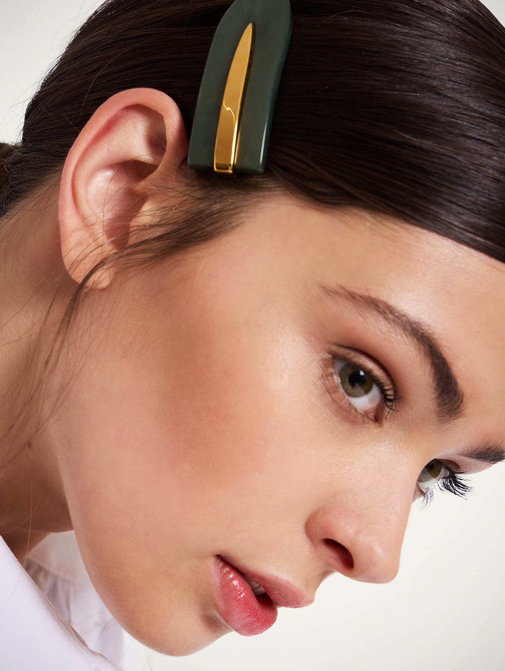 Green Salon Hair Clip - Professional Hair Styling Accessory for Women | Perfect for Salons, Weddings, and Everyday Use
