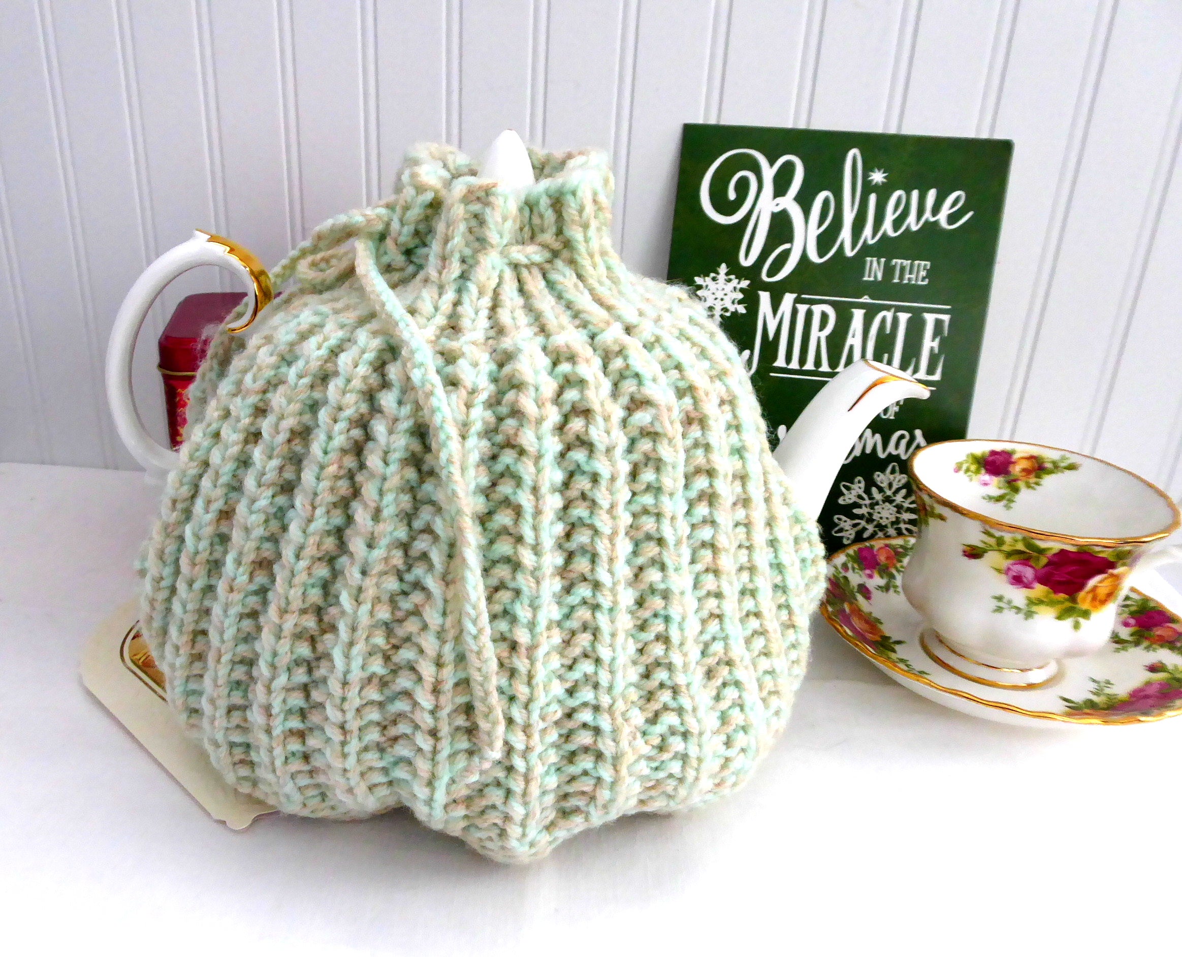 Vintage 1950s Heathered Green English Tea Cozy - Large Retro Knit Tea Cosy in Cream & Tan | Perfect for Tea Parties, Afternoon Tea & British-Themed Events