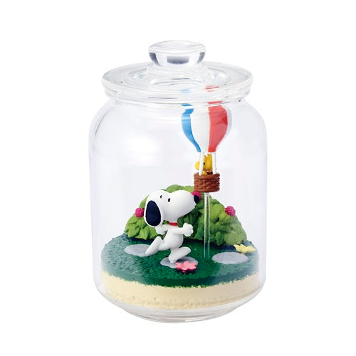 Peanuts Snoopy 3-Inch Mini Terrarium Collectible - Cute Desk Decor, Office Gift & Home Display for Anime Fans