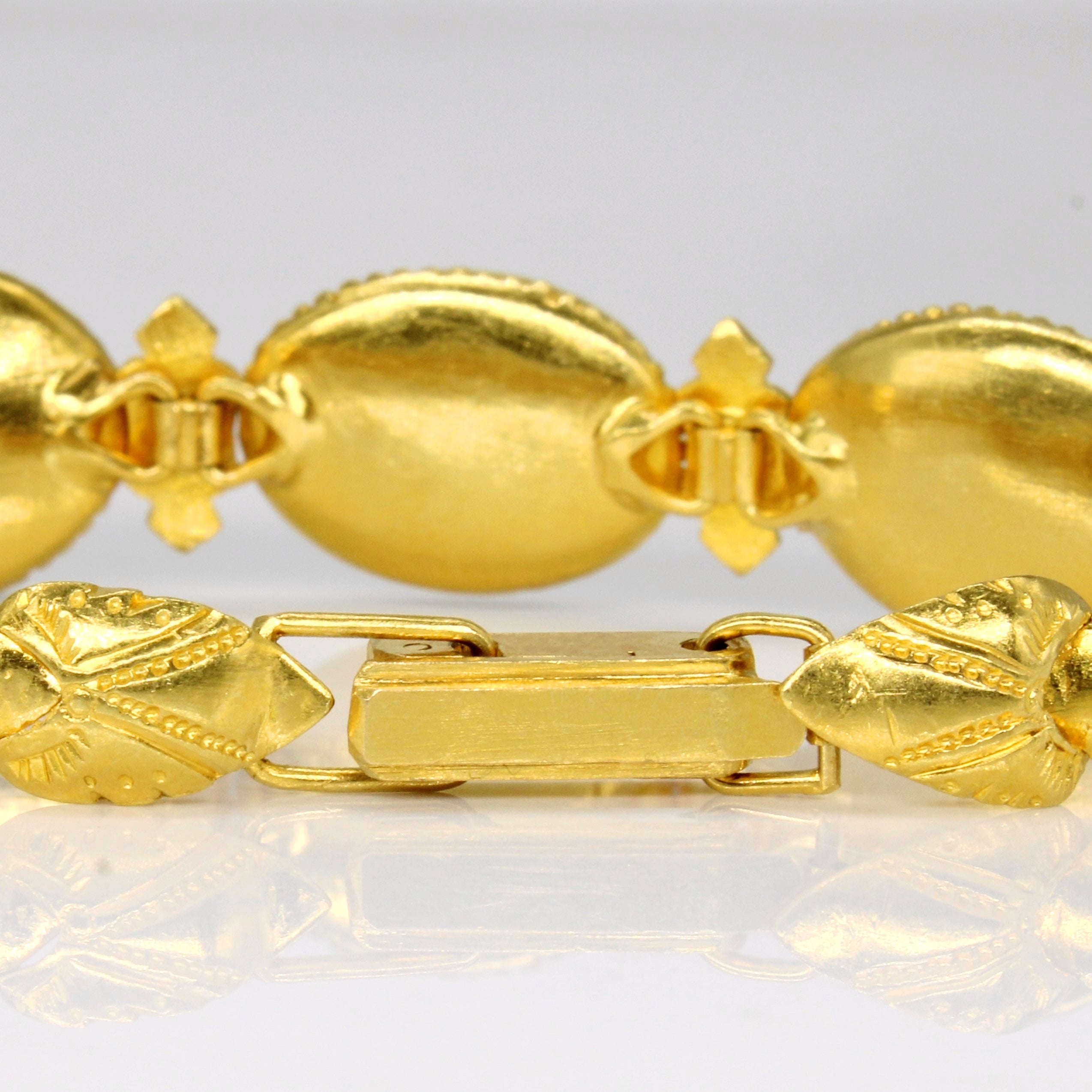 22K Gold Jadeite Bracelet - 18.00 Carat Total Weight - Elegant Jewelry for Women - Perfect for Weddings, Parties & Special Occasions