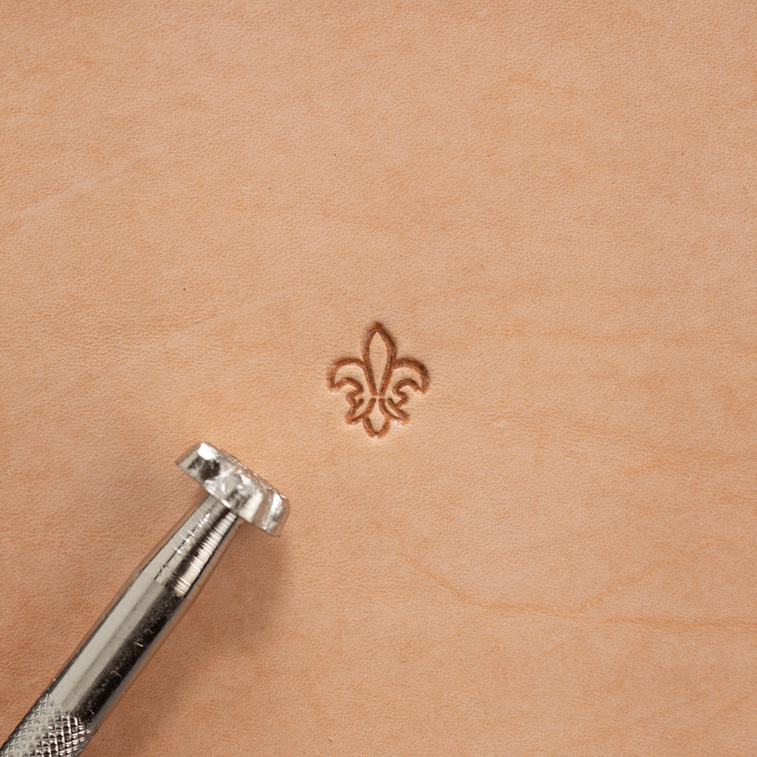 Craftool® Fleur de Lis Stamp - Premium Metal Leather Stamping Tool for DIY Leather Crafting, Jewelry Making & Scrapbooking - Perfect for Custom Leather Projects, Handmade Gifts & Home Decor