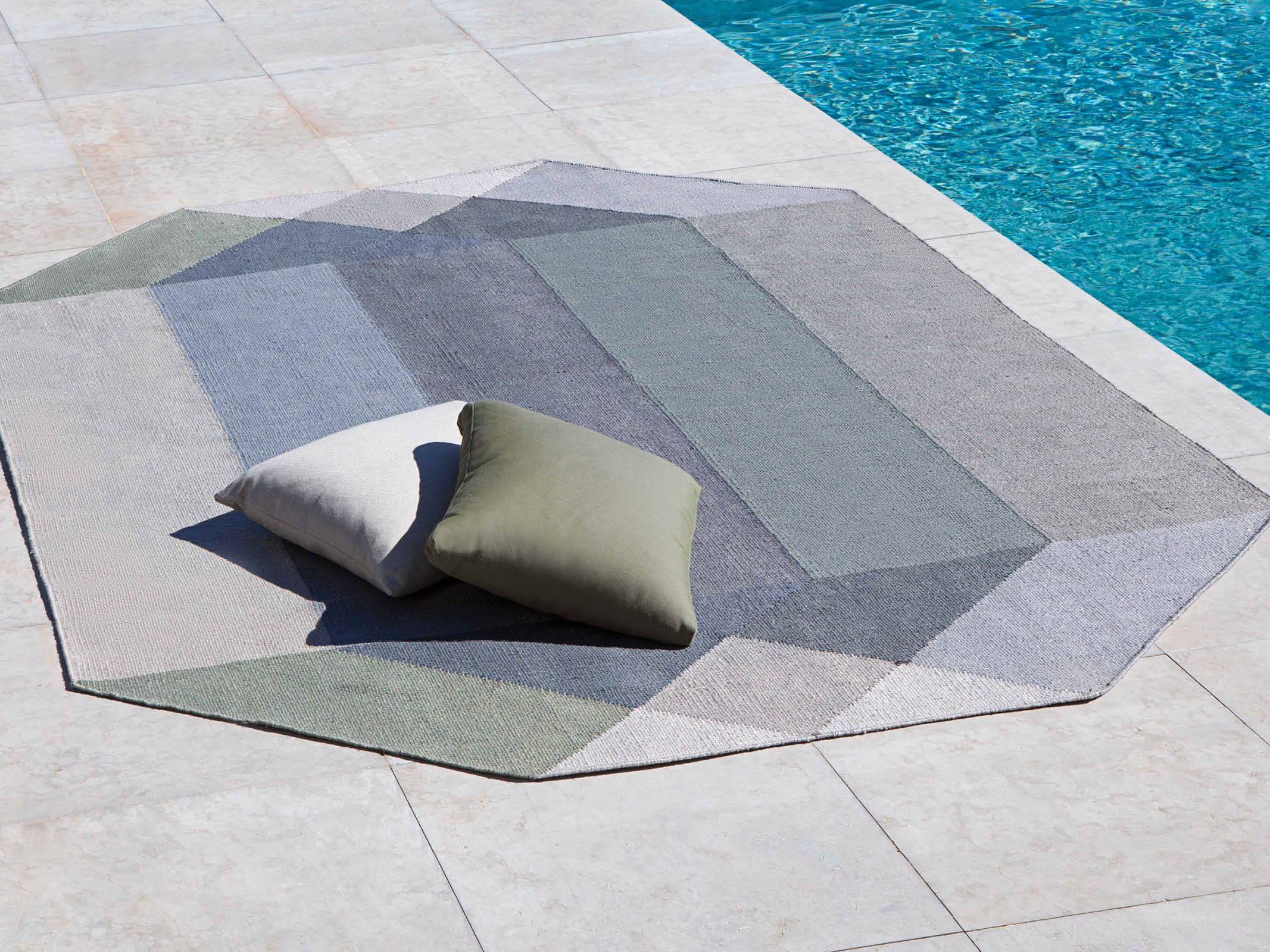 Luxury Diamond Pattern Area Rug - Soft & Durable for Living Room, Bedroom, Office Decor - Elegant Home Floor Covering for Modern Interior Design