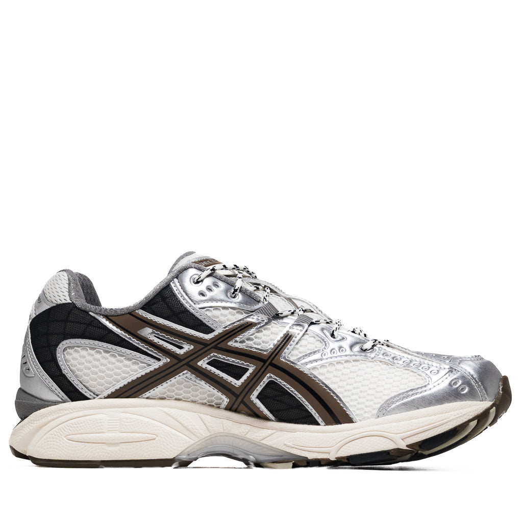 ASICS Gel-Nimbus 10.1 Running Shoes for Men & Women - Lightweight Cushioned Athletic Sneakers in Cream/Pure Silver - Perfect for Jogging, Gym Workouts & Daily Walking