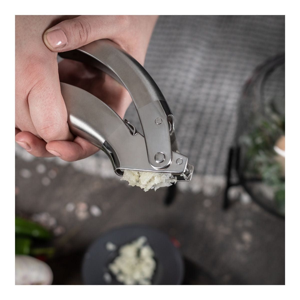 Kuhn Rikon Epicurean Stainless Steel Garlic Press 6.5 Inch - Perfect for Cooking, Meal Prep & Professional Kitchens