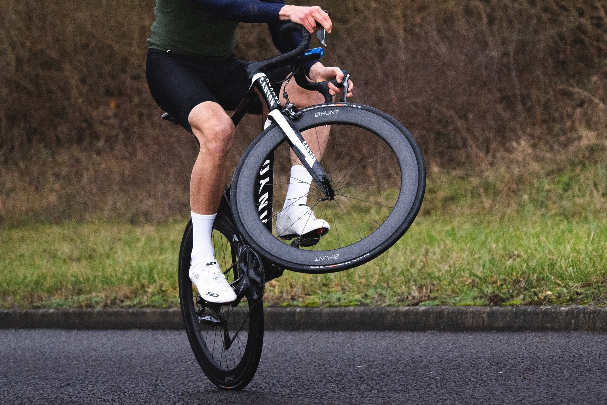 HUNT 62 Carbon Aerodynamicist Single Wheel - Lightweight Carbon Fiber Bike Wheel for Road Cycling & Triathlon - Perfect for Speed Racing & Endurance Training