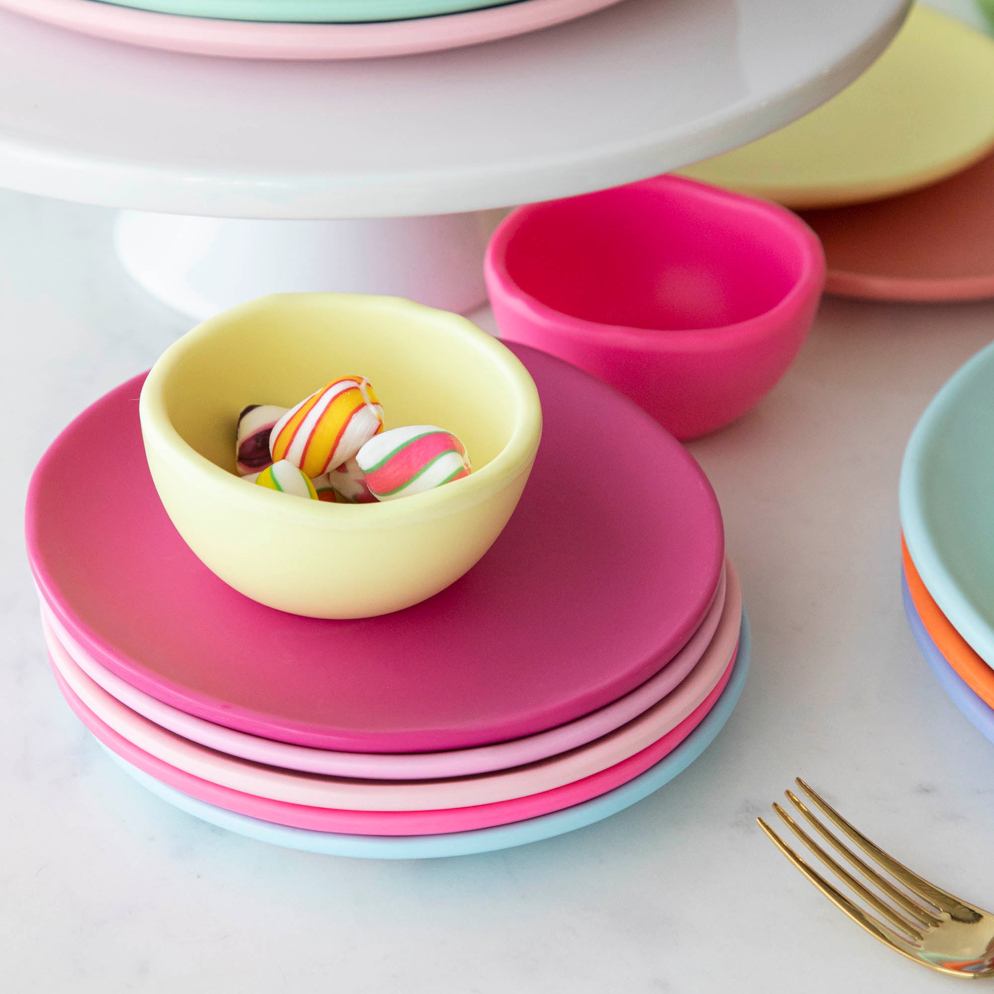 6-Piece Rainbow Colored Melamine Plates Set - Durable & Lightweight for Outdoor Picnics, BBQs, and Party Dining