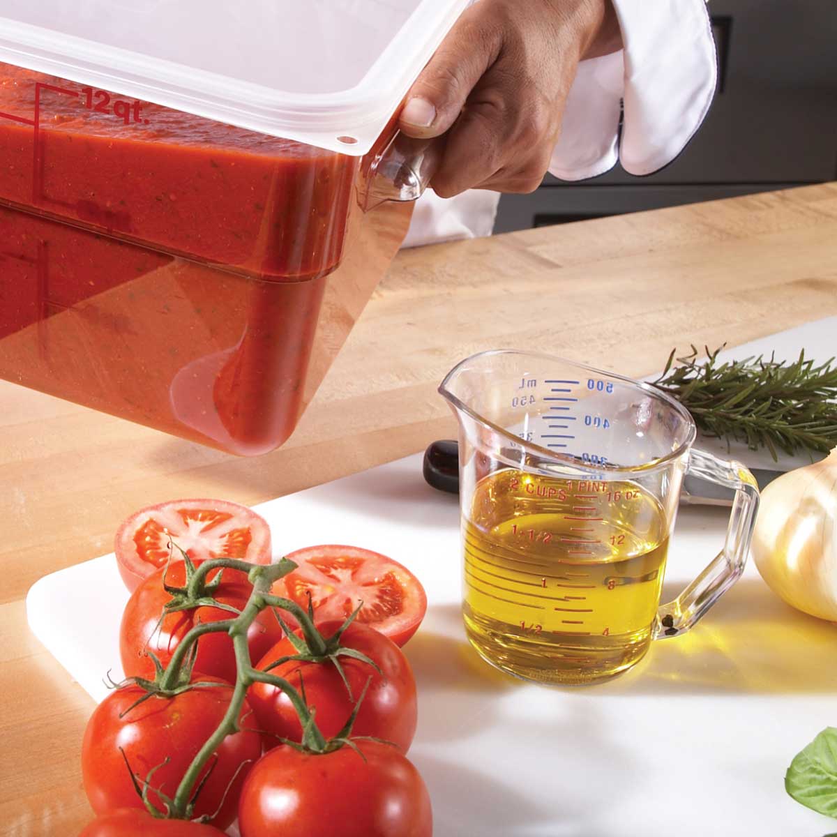 Cambro 50MCCW135 Camwear 1 Pint (16 oz) Clear Polycarbonate Measuring Cup - Durable Kitchen Tool for Baking, Cooking & Liquid Measurement - Ideal for Restaurants, Bakeries & Home Chefs