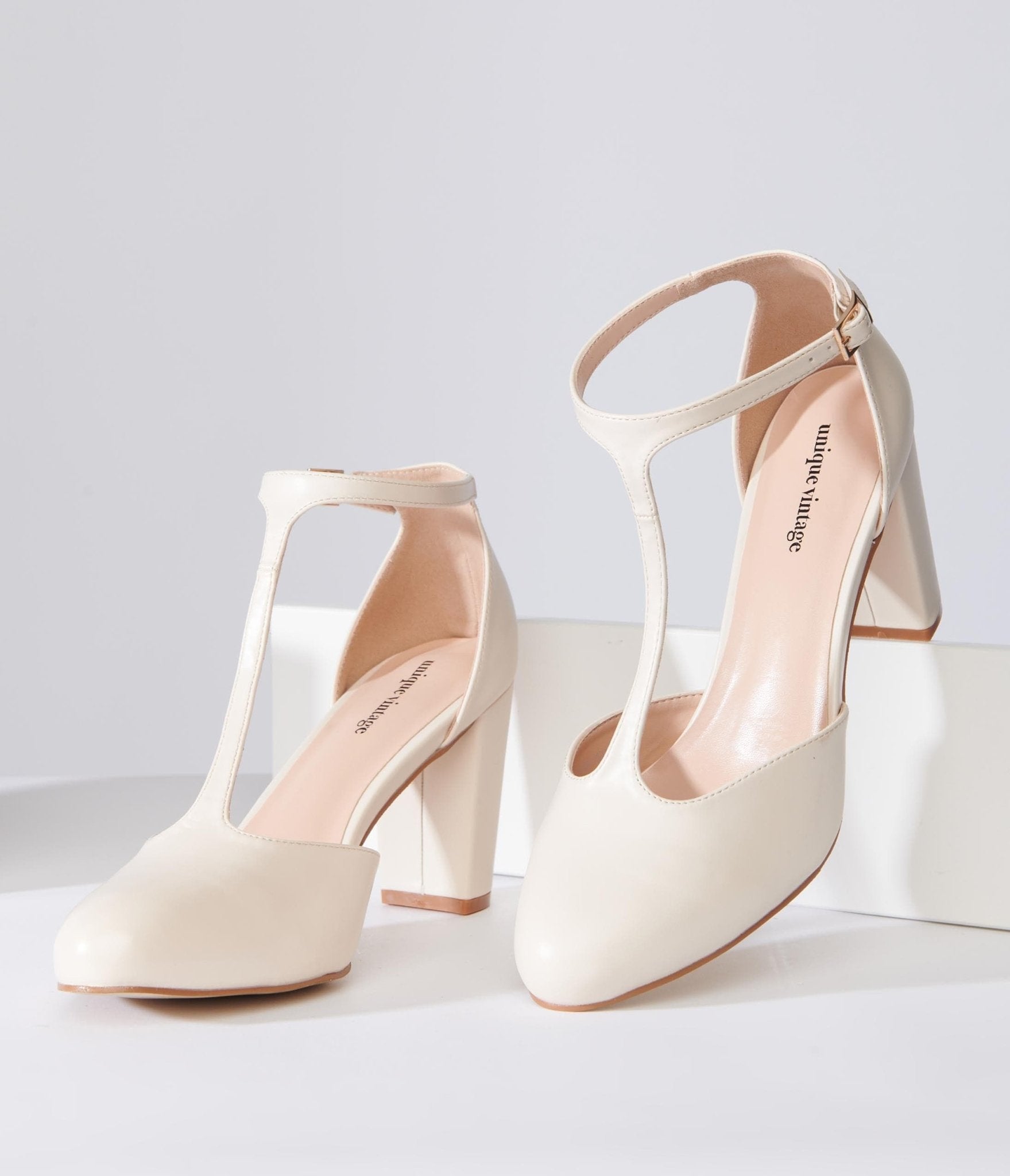 Vintage 1920s Beige Leather T-Strap Mary Jane Pumps - Roaring 20s Flapper Shoes for Gatsby Parties & Retro Dance Events