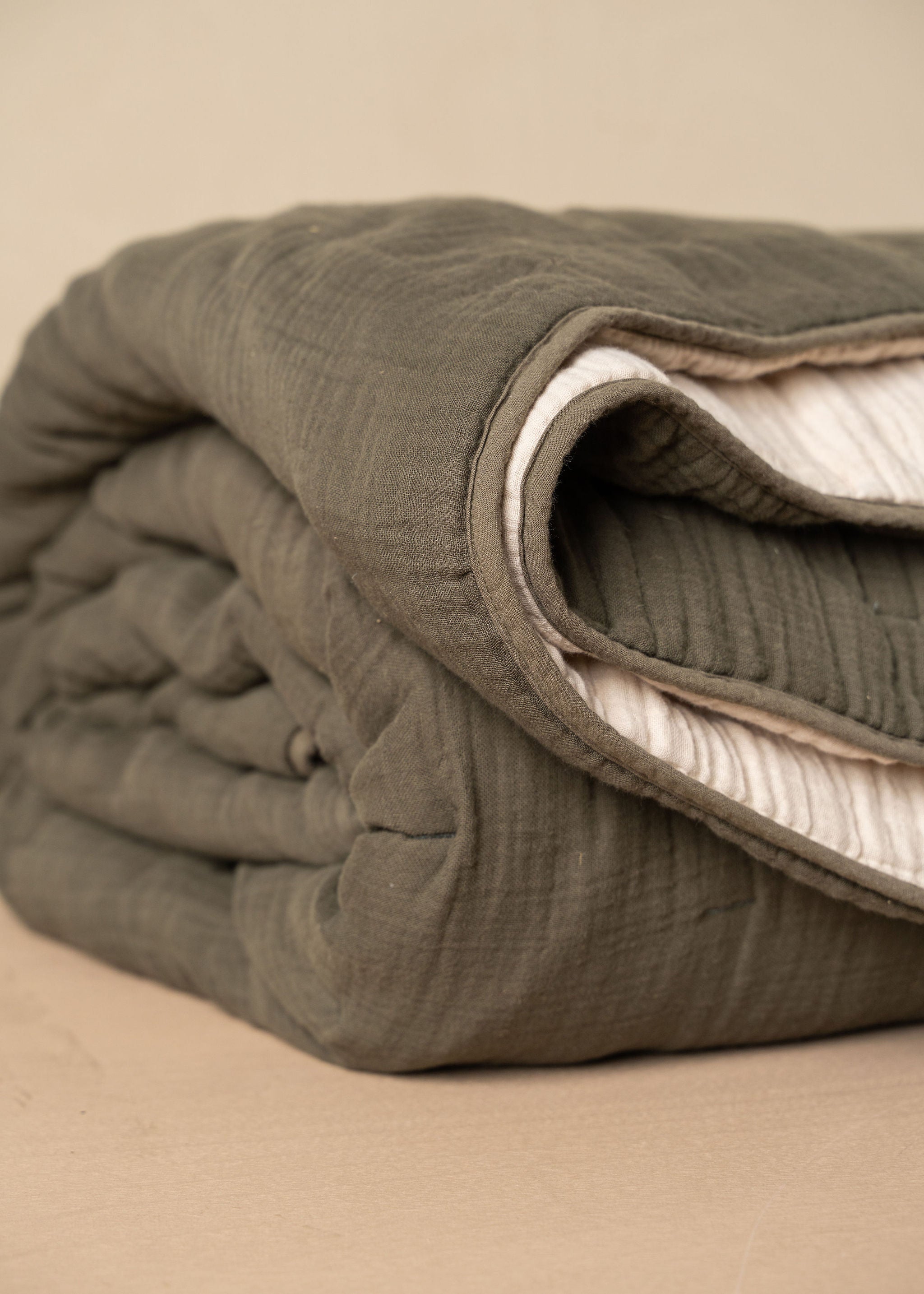 Enes Quilted Bed Cover - Soft & Stylish Olive Green Bedspread for Queen Size Beds | Perfect for Cozy Bedrooms, Guest Rooms & Home Decor