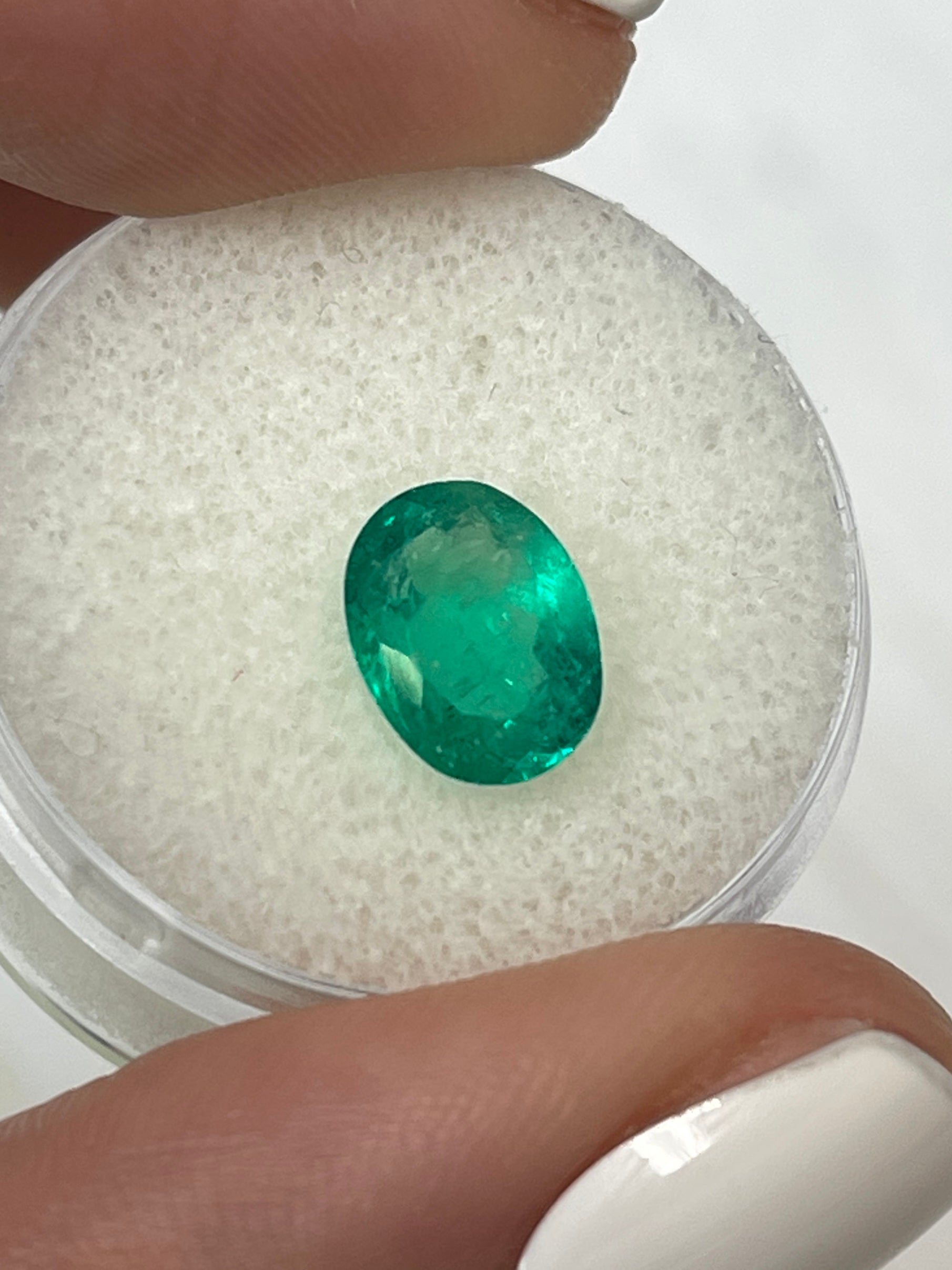 1.93 Carat Natural Colombian Emerald - 9.5x7.3mm Oval Cut Loose Green Gemstone for Jewelry Making & Engagement Rings