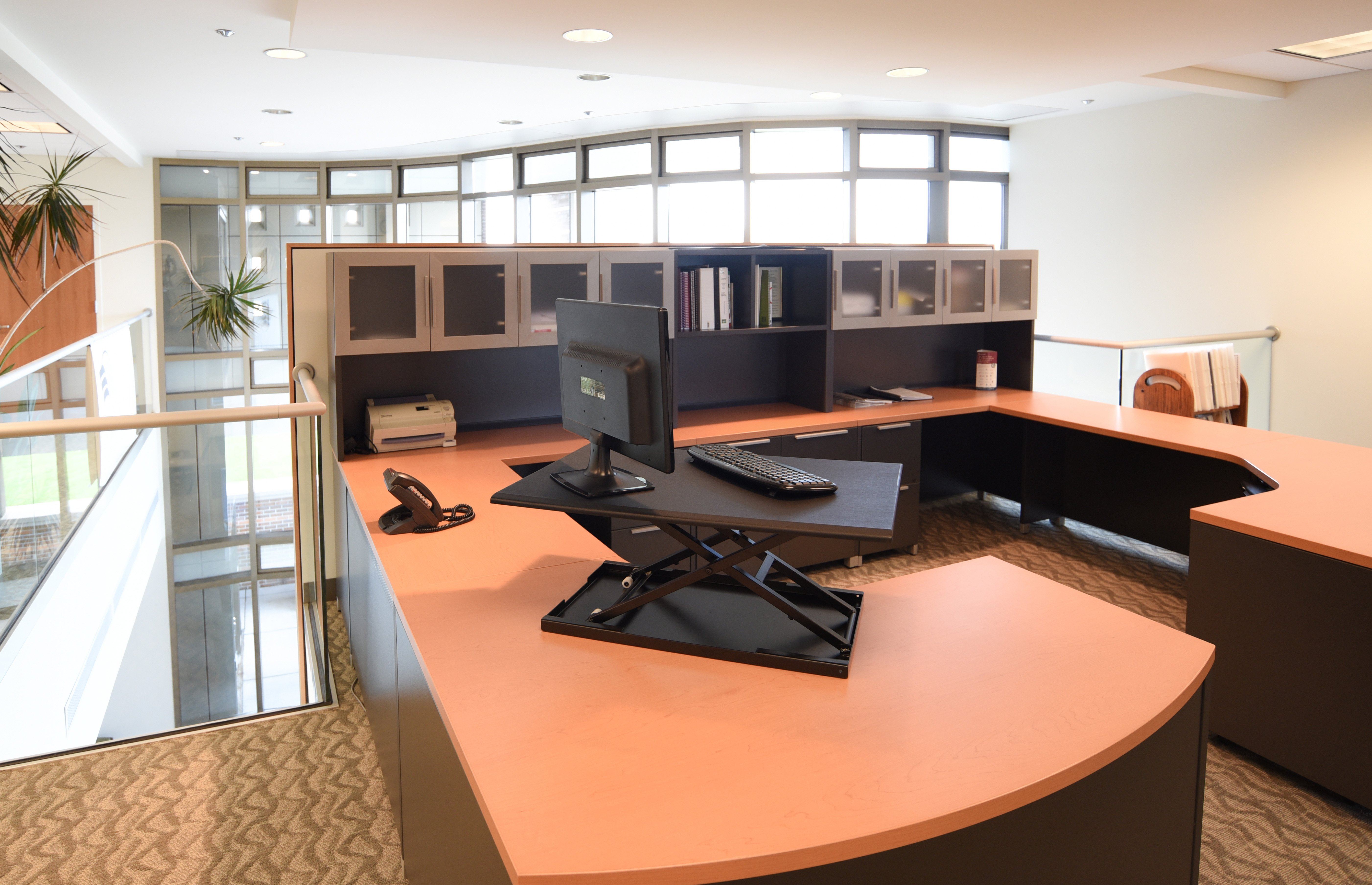 Luxor Adjustable Height Standing Desk - Ergonomic Pneumatic Office Desk for Home & Workspace - Perfect for Remote Work, Gaming & Study
