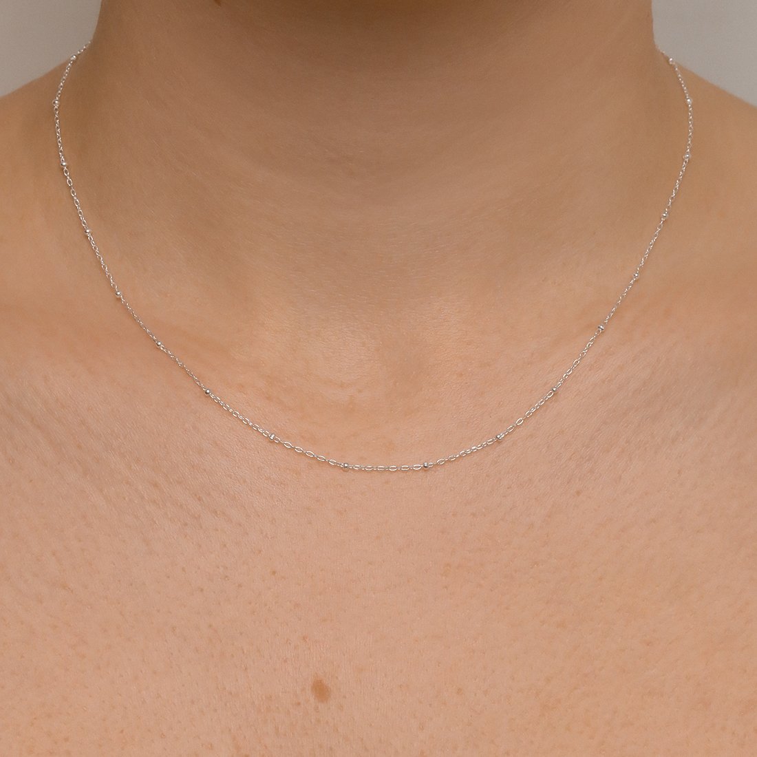 Disco Chain Necklace for Women - Retro Gold & Silver Party Jewelry - Perfect for Nightclubs, Concerts, and 70s Theme Parties