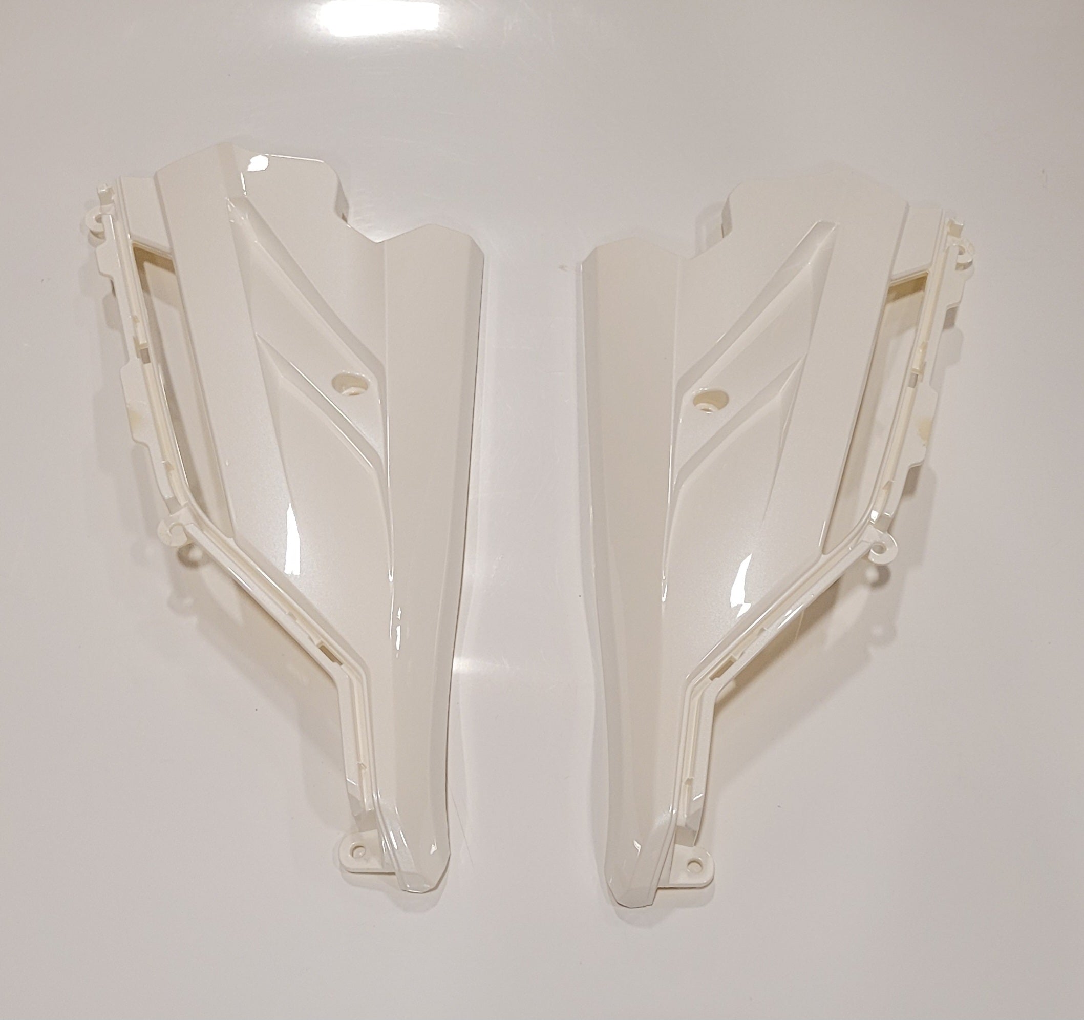 G2000 White Battery Box Shields for Left and Right Sides - Perfect for DIY Electronics, RC Cars, and Power Tool Protection