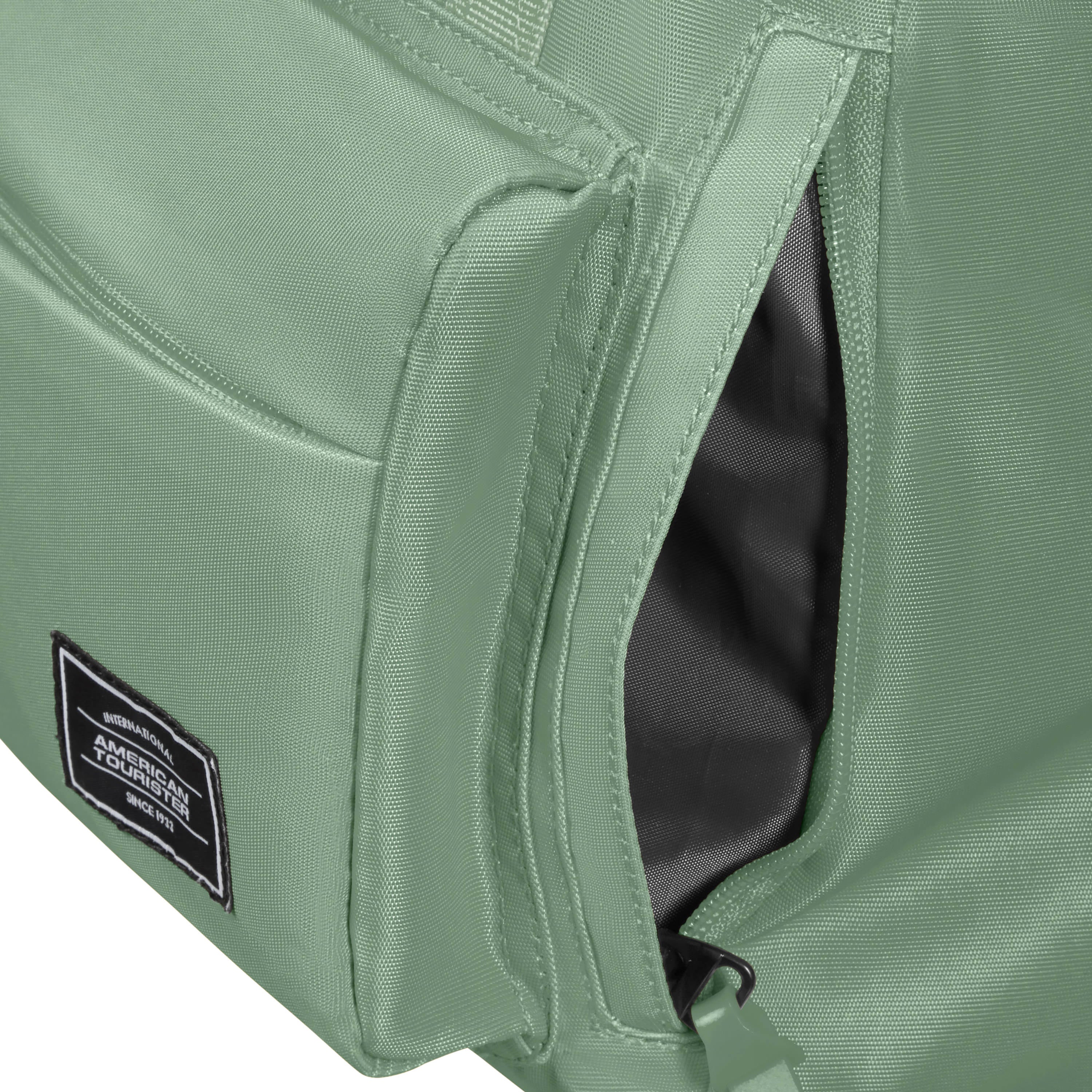 American Tourister Urban Groove Backpack - Lightweight Travel Backpack for Men & Women, Durable Laptop Backpack with USB Charging Port - Perfect for School, Work, Travel & Daily Commute