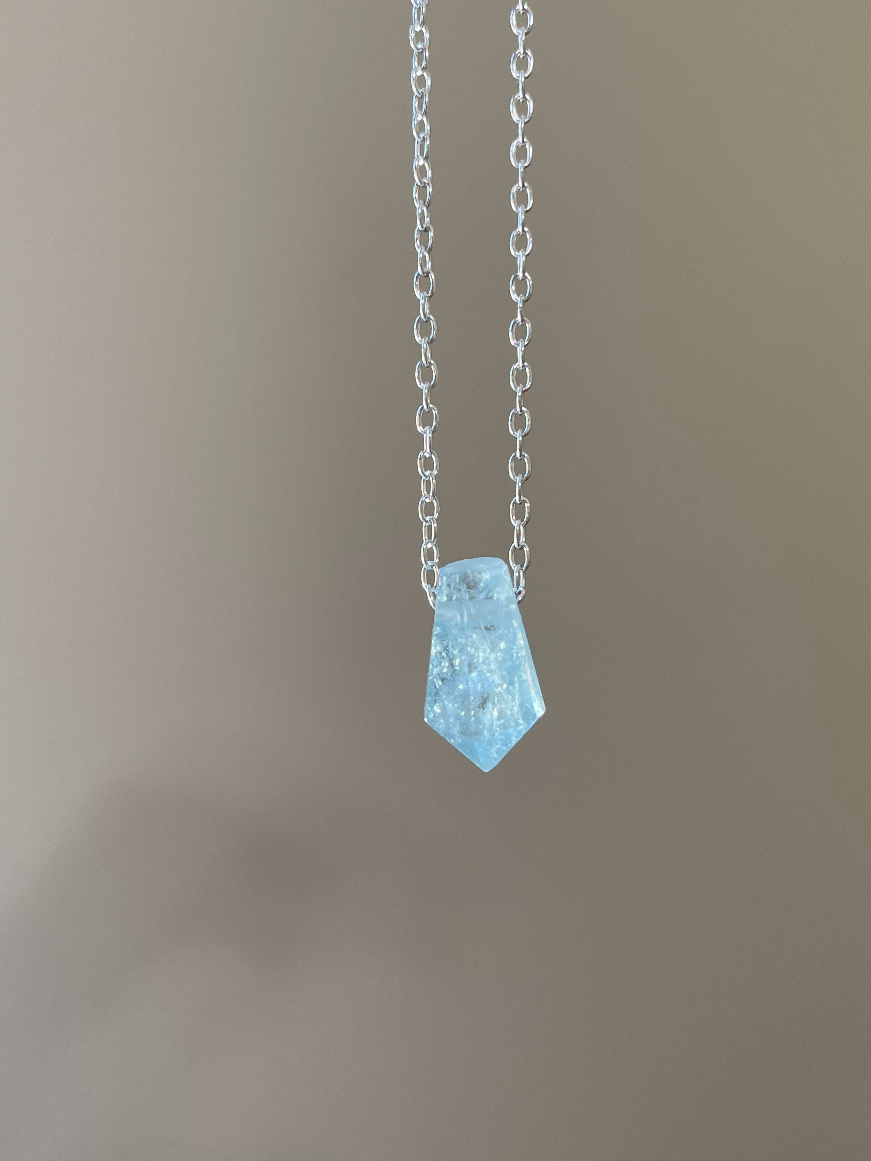 Blue Aquamarine Point Crystal Necklace Sterling Silver - Elegant Healing Jewelry for Women, Perfect for Gifts, Meditation & Spiritual Energy