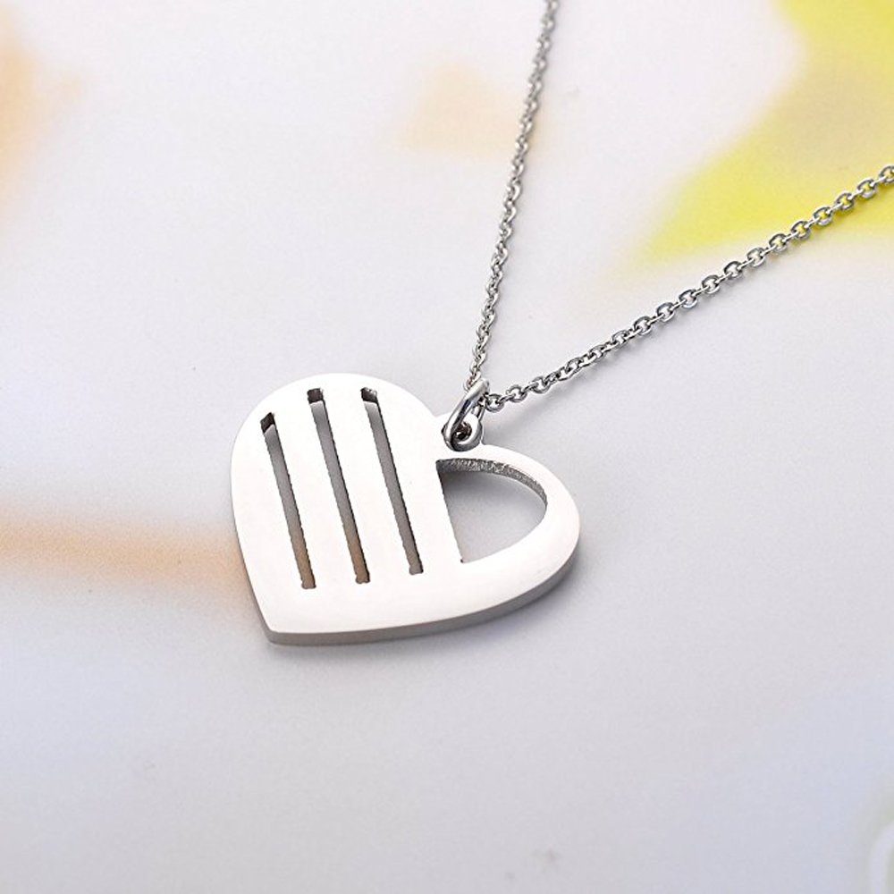 Personalized Family Name Necklace - Custom Engraved Name Jewelry for Women | AOCHEE | Perfect Gift for Mother's Day, Anniversary & Valentine's Day