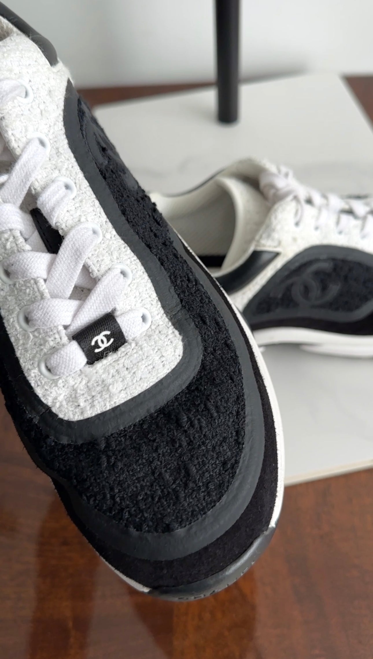 Chanel 2021S Black and White CC Logo Tweed Sneakers Women's Size 40 - Luxury Fashion Shoes for Casual Wear & Street Style