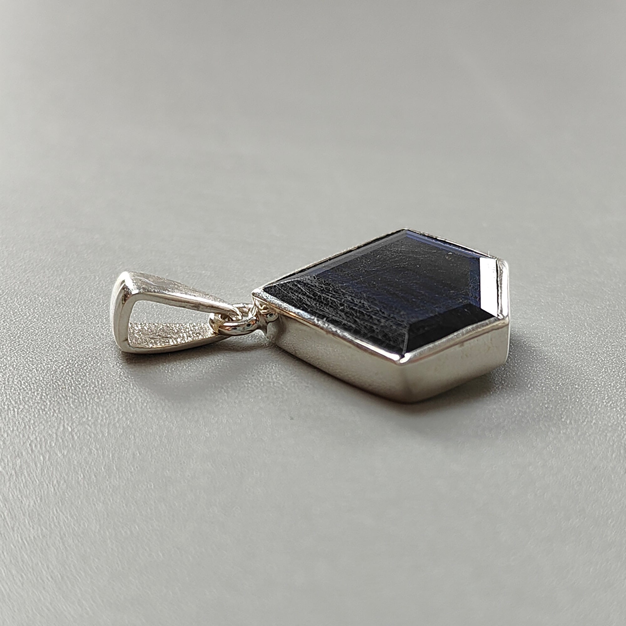 Natural Blue Labradorite Faceted Pendant 925 Sterling Silver Bezel Set - 5.8g Untreated Fancy Shape Gemstone Jewelry for Women, Gift for Her, Birthday & Anniversary Present